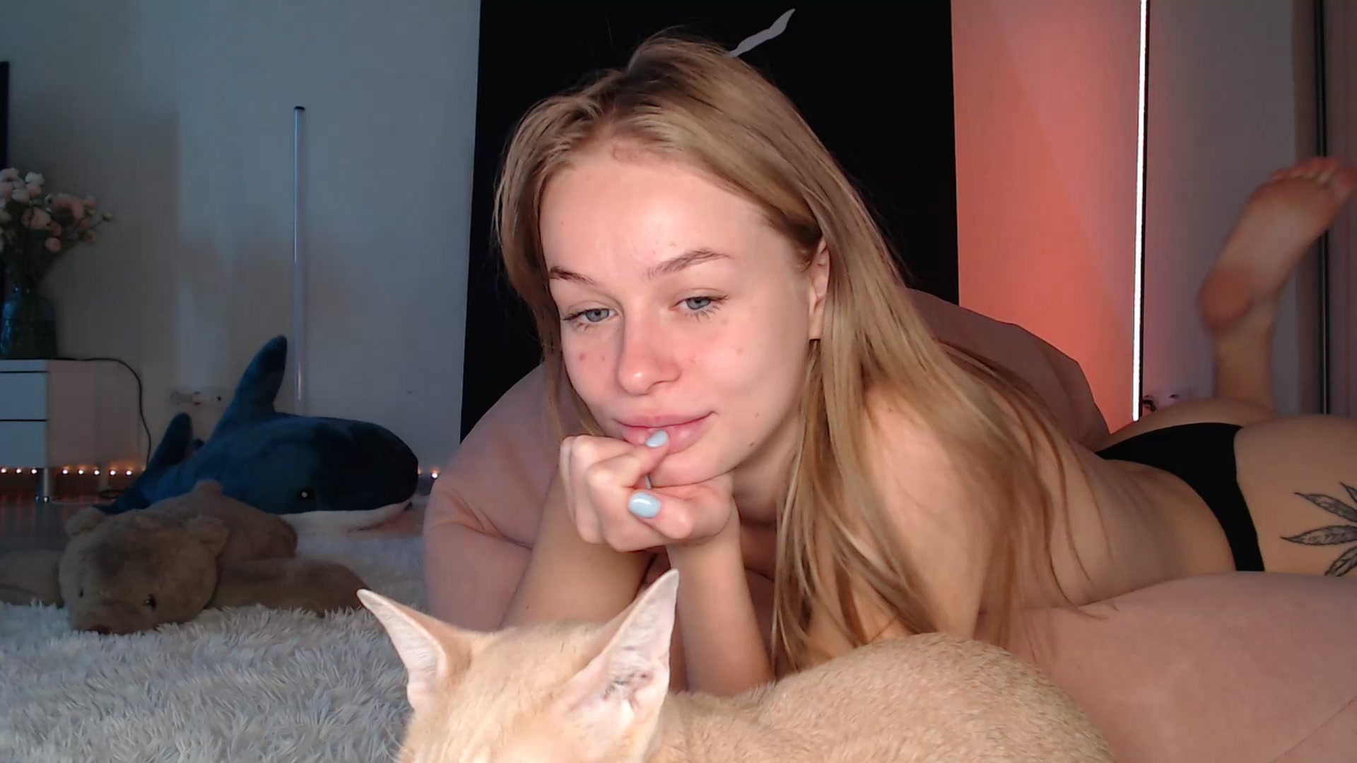 Gallery image thumbnail from Blondino4ka07's myfreecams stream on, 03/12/2025, 06:23 image 15 of 20