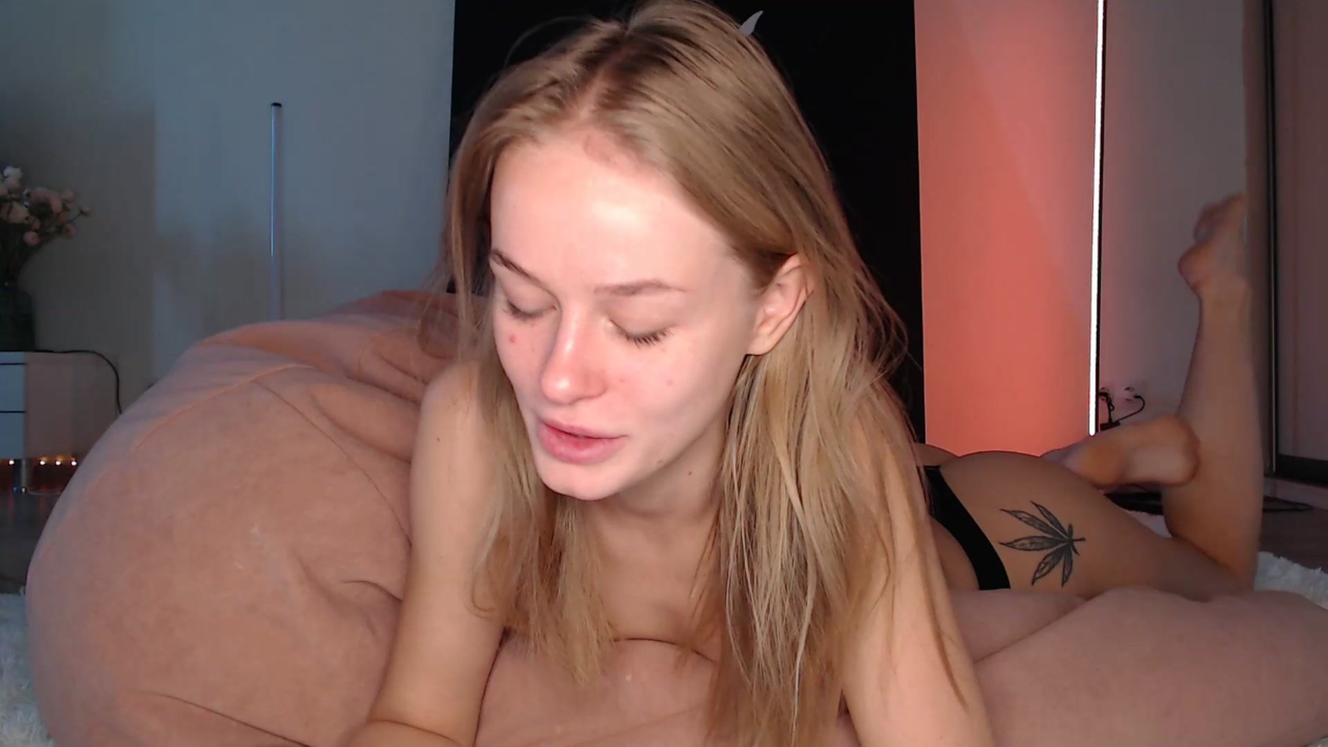 Gallery image thumbnail from Blondino4ka07's myfreecams stream on, 03/12/2025, 06:23 image 1 of 20