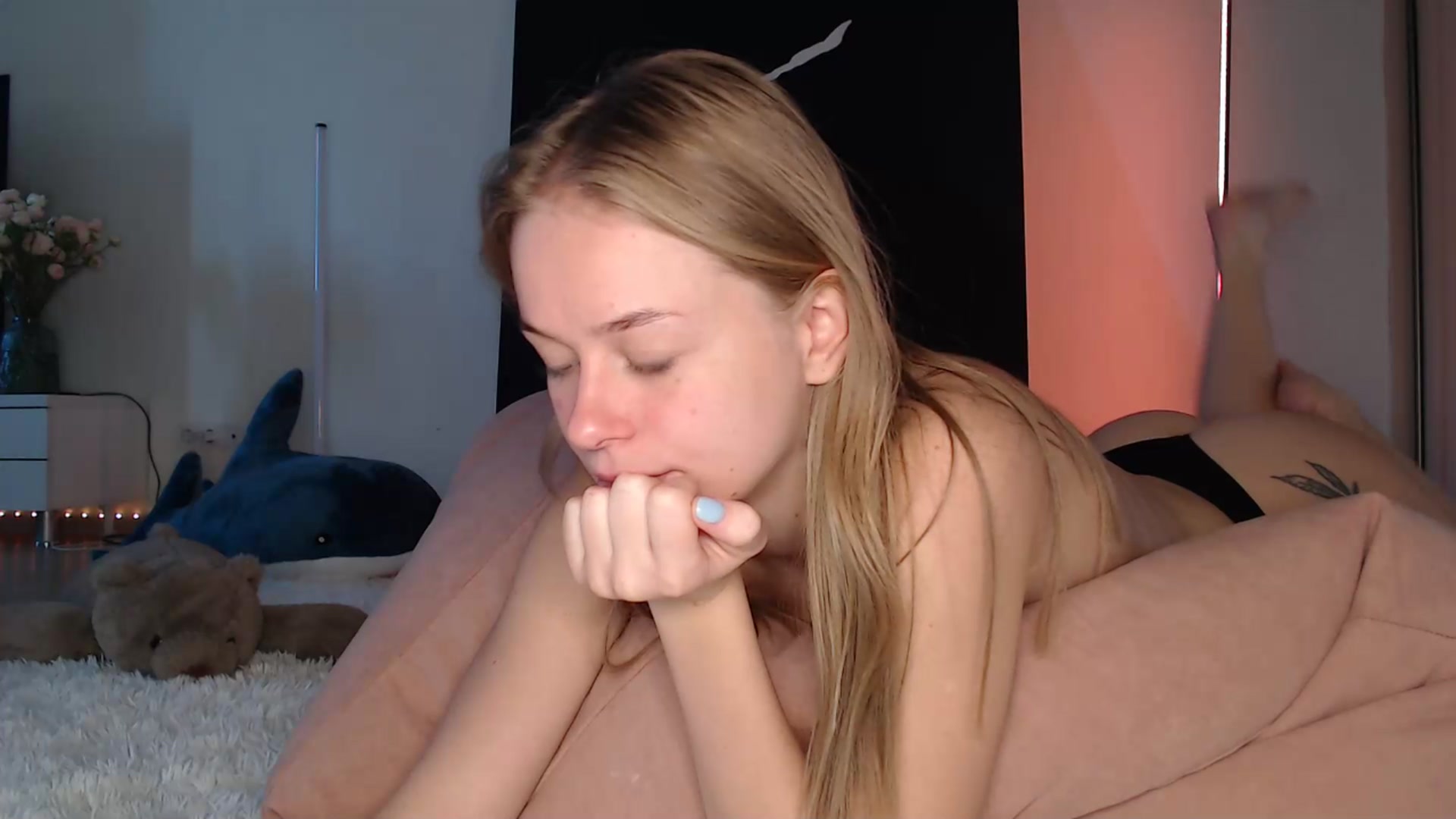 Gallery image thumbnail from Blondino4ka07's myfreecams stream on, 03/12/2025, 06:37 image 6 of 20