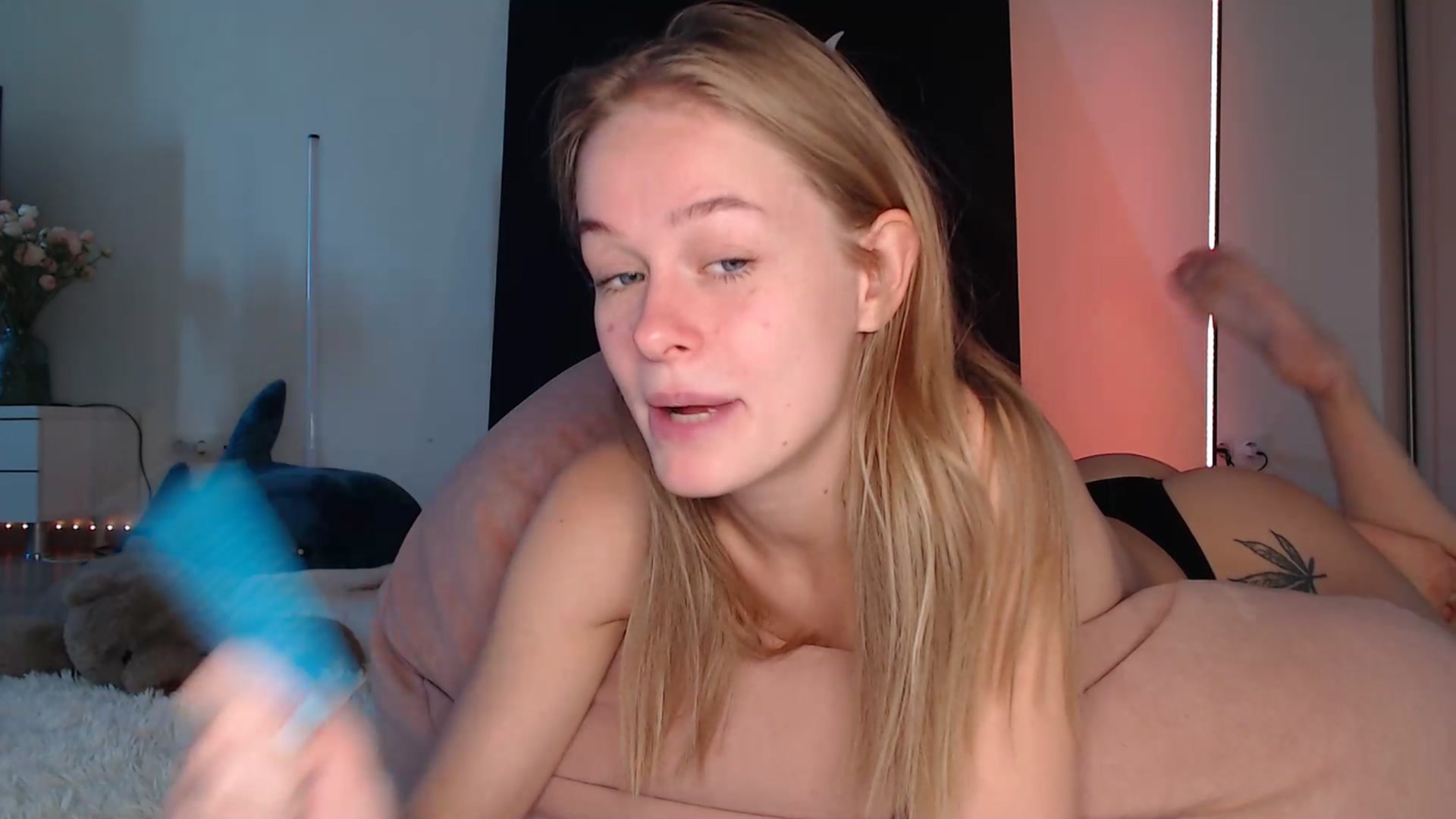 Gallery image thumbnail from Blondino4ka07's myfreecams stream on, 03/12/2025, 07:18 image 13 of 20