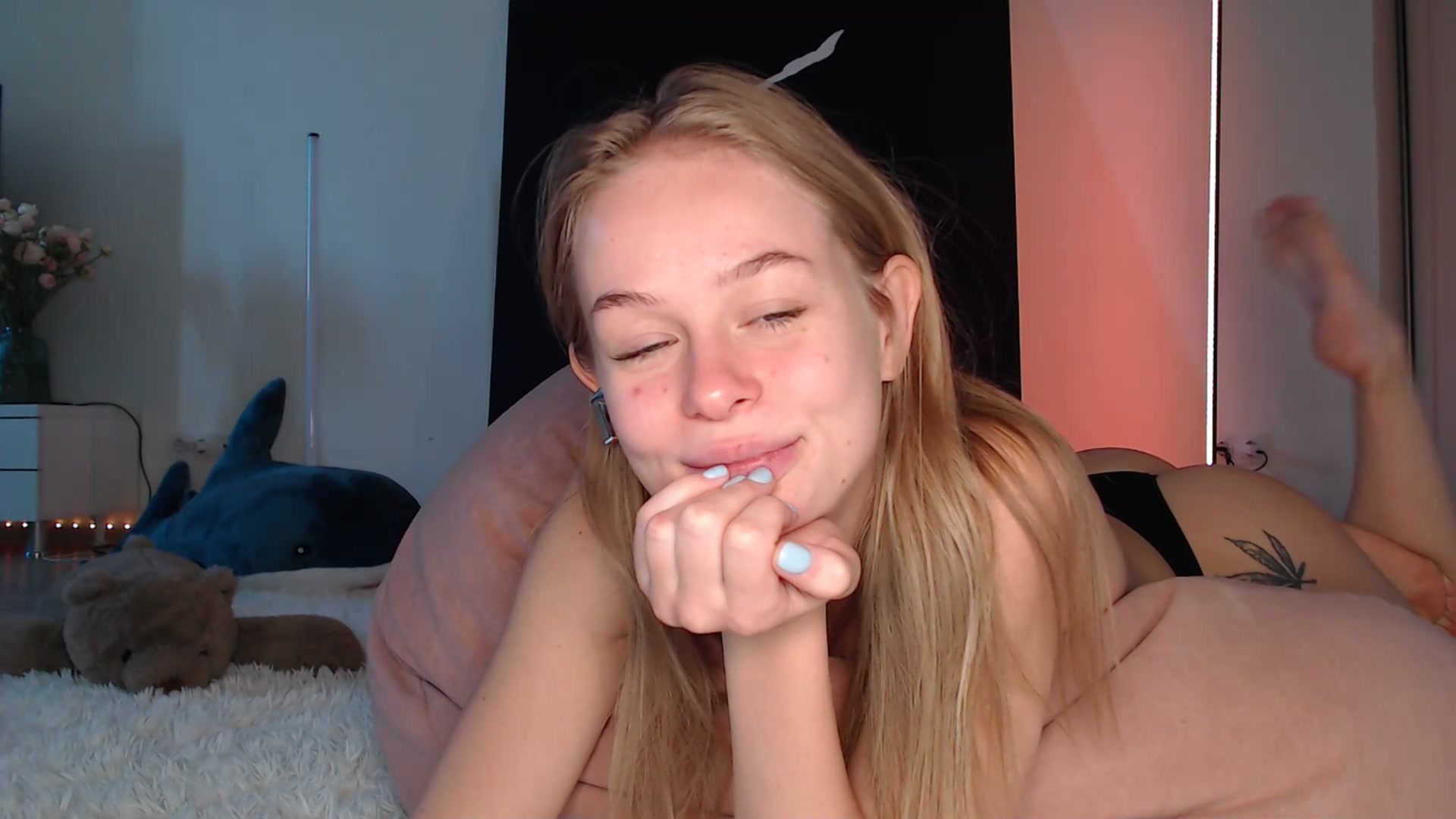 Gallery image thumbnail from Blondino4ka07's myfreecams stream on, 03/12/2025, 07:18 image 10 of 20