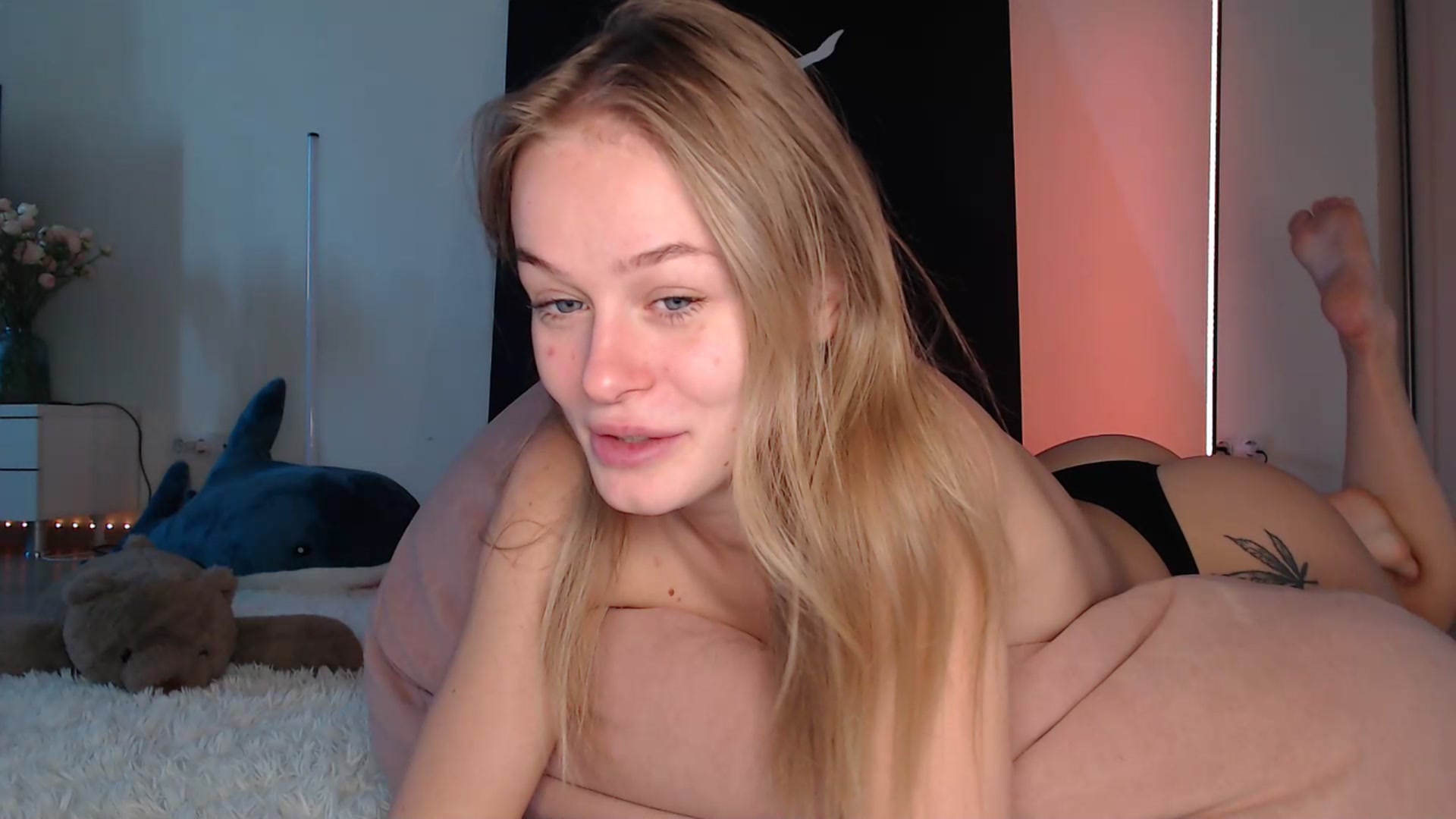 Gallery image thumbnail from Blondino4ka07's myfreecams stream on, 03/12/2025, 07:18 image 4 of 20