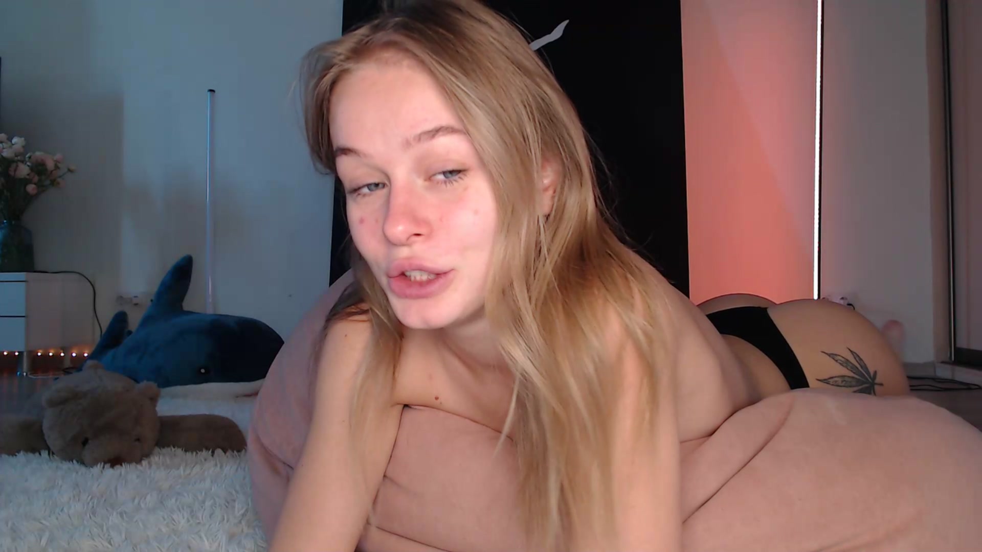 Gallery image thumbnail from Blondino4ka07's myfreecams stream on, 03/12/2025, 07:18 image 3 of 20