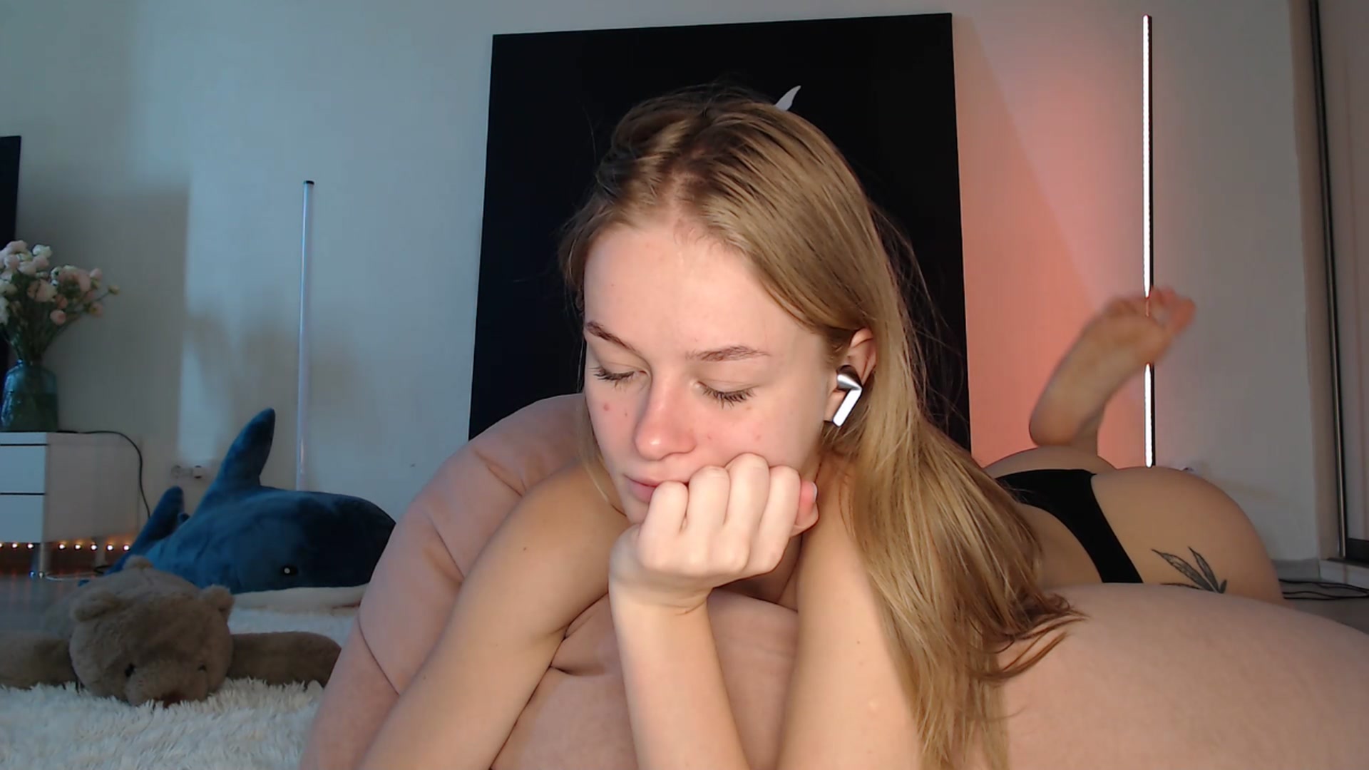 Gallery image thumbnail from Blondino4ka07's myfreecams stream on, 03/12/2025, 07:55 image 18 of 20