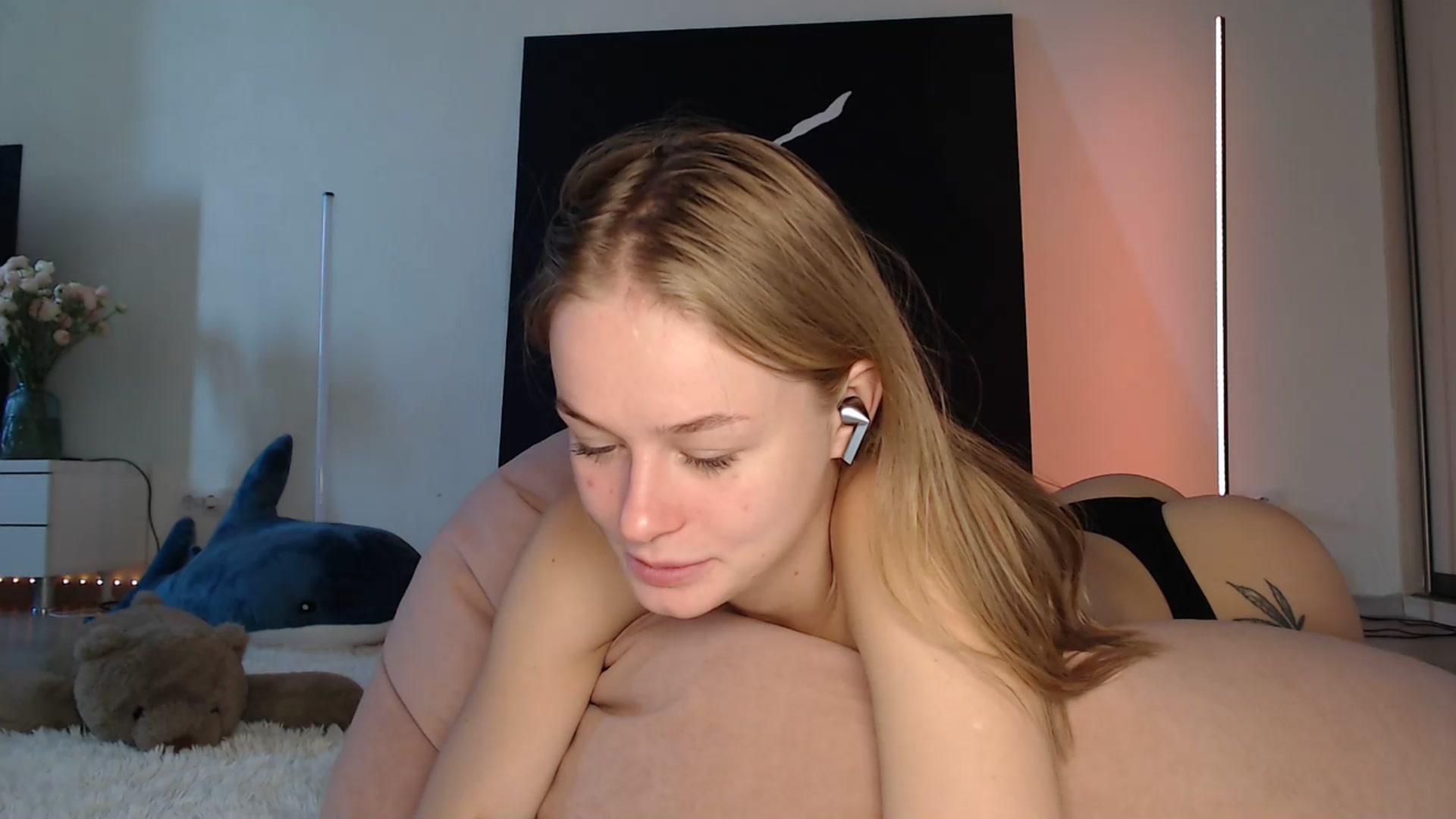 Gallery image thumbnail from Blondino4ka07's myfreecams stream on, 03/12/2025, 07:55 image 15 of 20