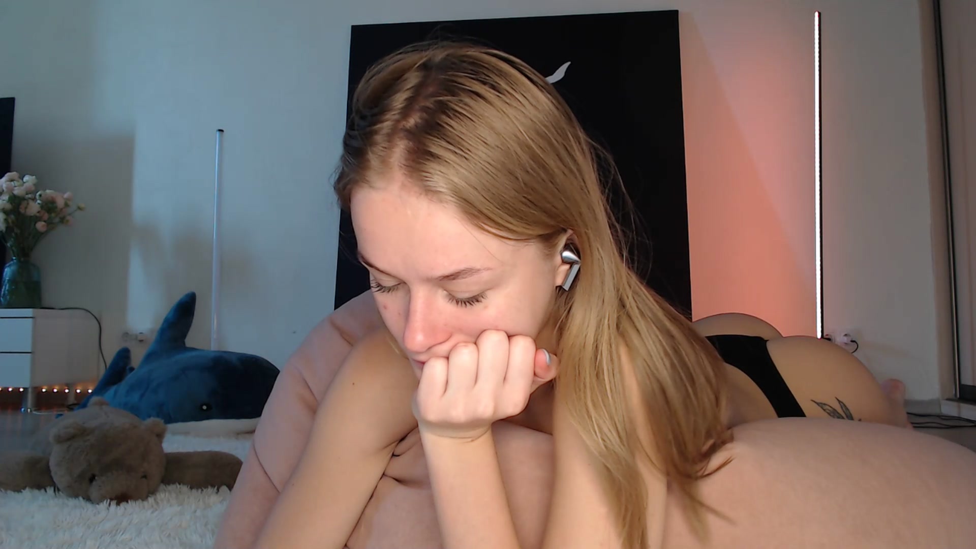 Gallery image thumbnail from Blondino4ka07's myfreecams stream on, 03/12/2025, 07:55 image 19 of 20