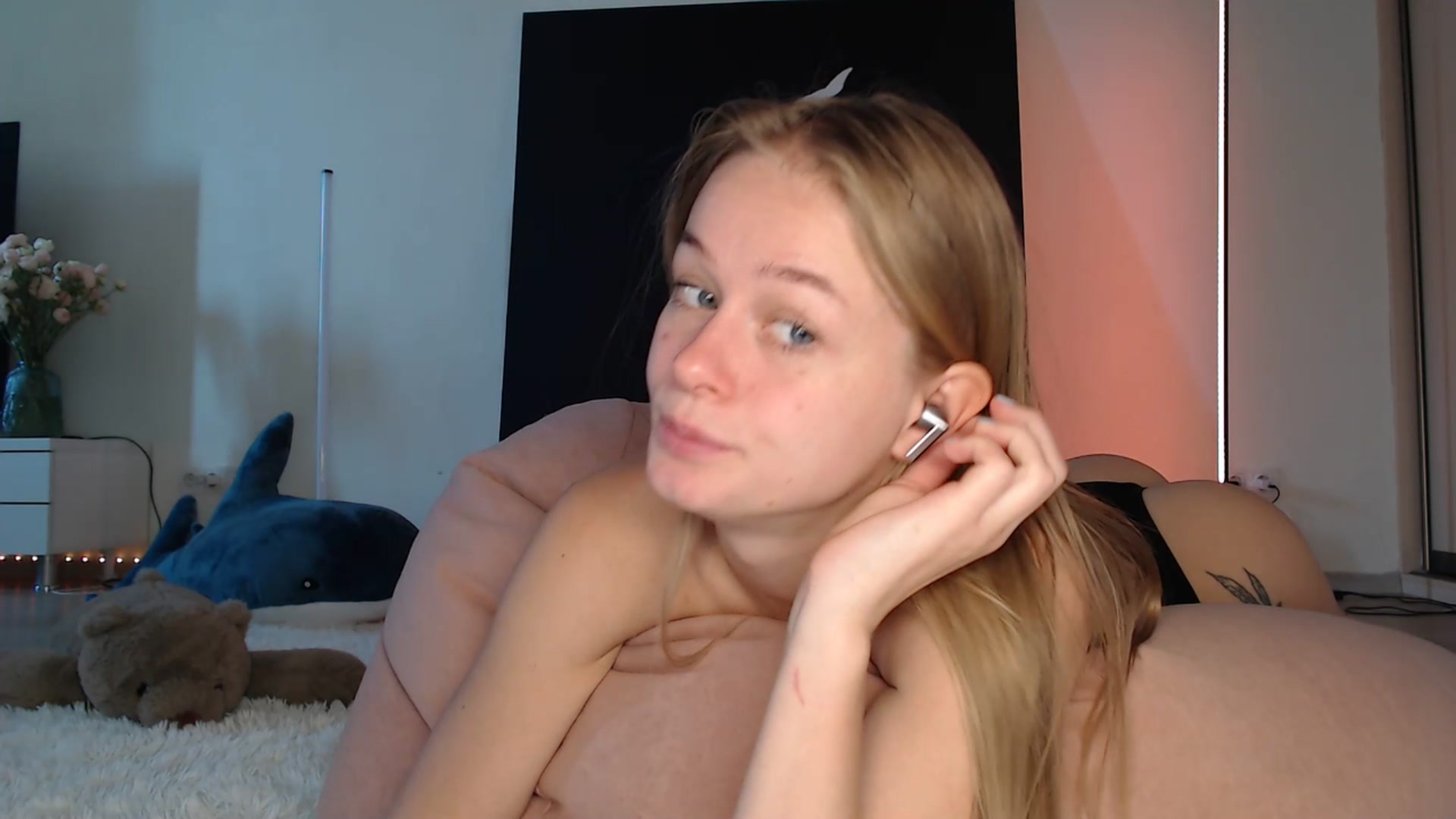 Gallery image thumbnail from Blondino4ka07's myfreecams stream on, 03/12/2025, 08:08 image 1 of 20
