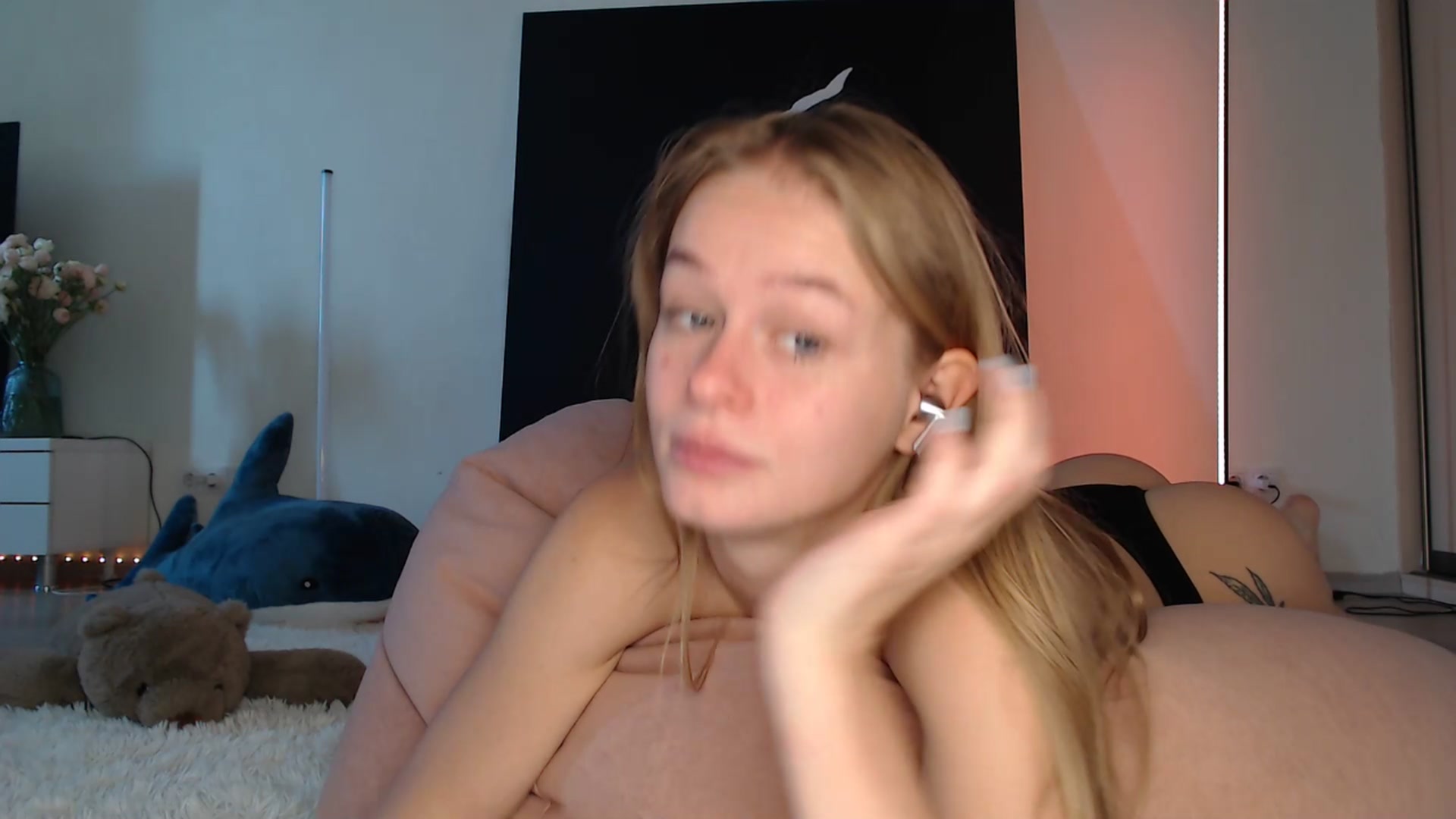 Gallery image thumbnail from Blondino4ka07's myfreecams stream on, 03/12/2025, 08:08 image 2 of 20