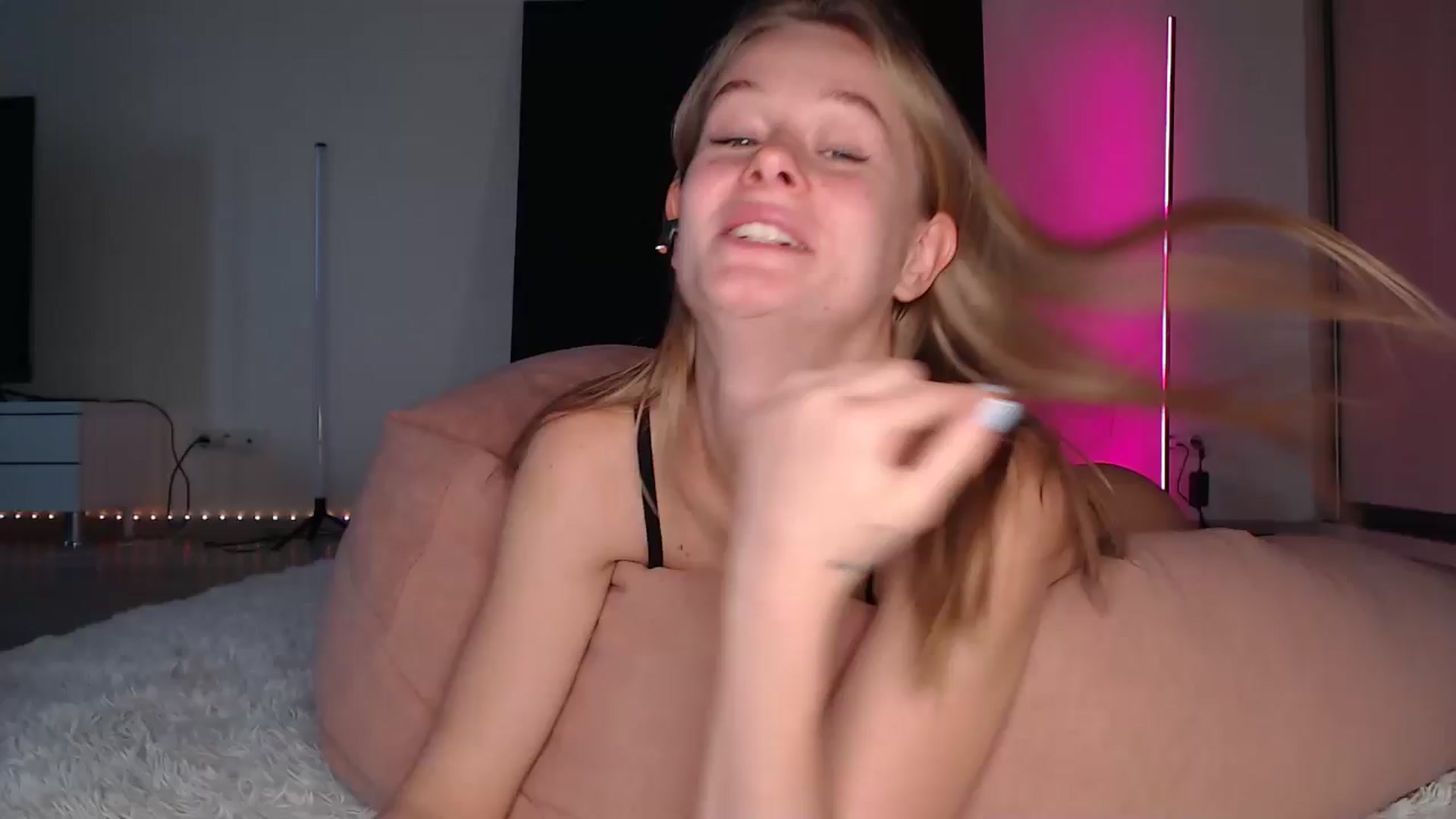 Gallery image thumbnail from Blondino4ka07's myfreecams stream on, 03/17/2025, 09:15 image 17 of 20