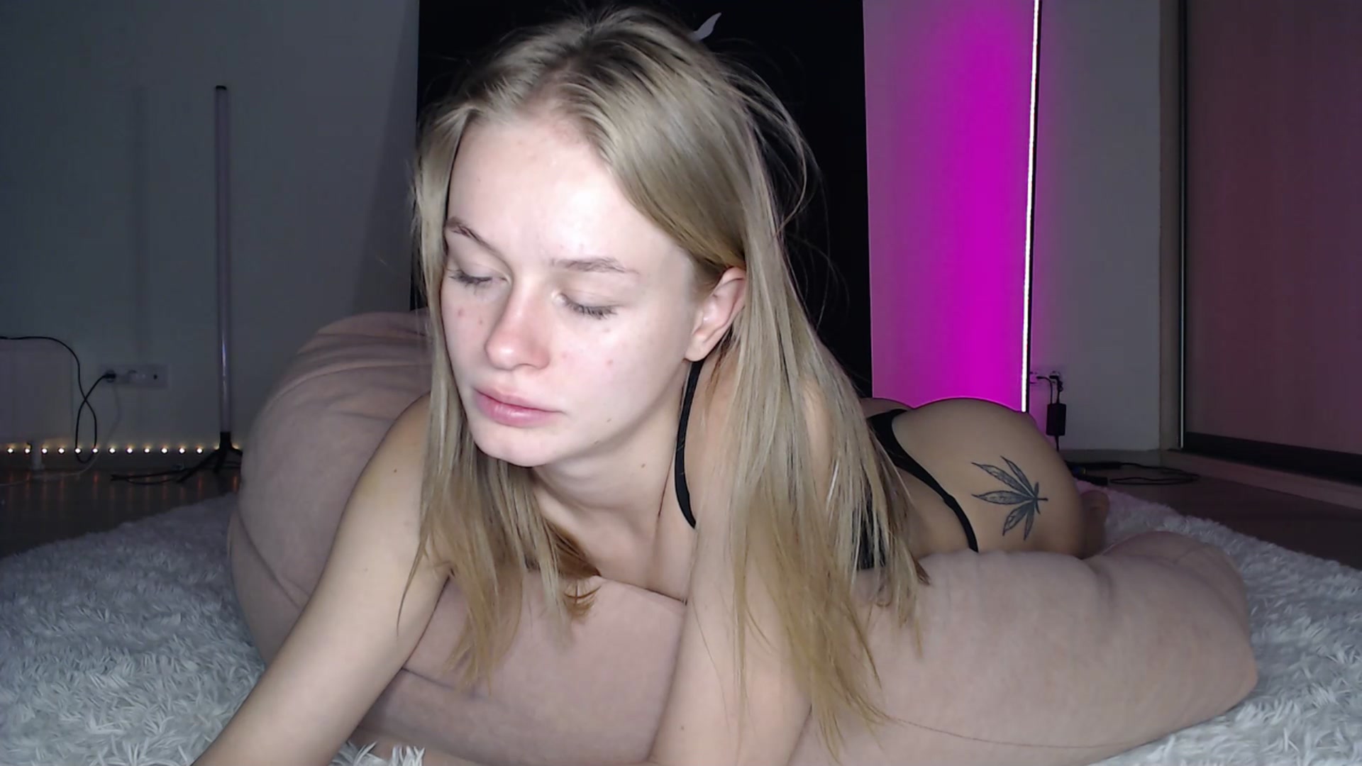 Gallery image thumbnail from Blondino4ka07's myfreecams stream on, 03/17/2025, 16:11 image 4 of 20