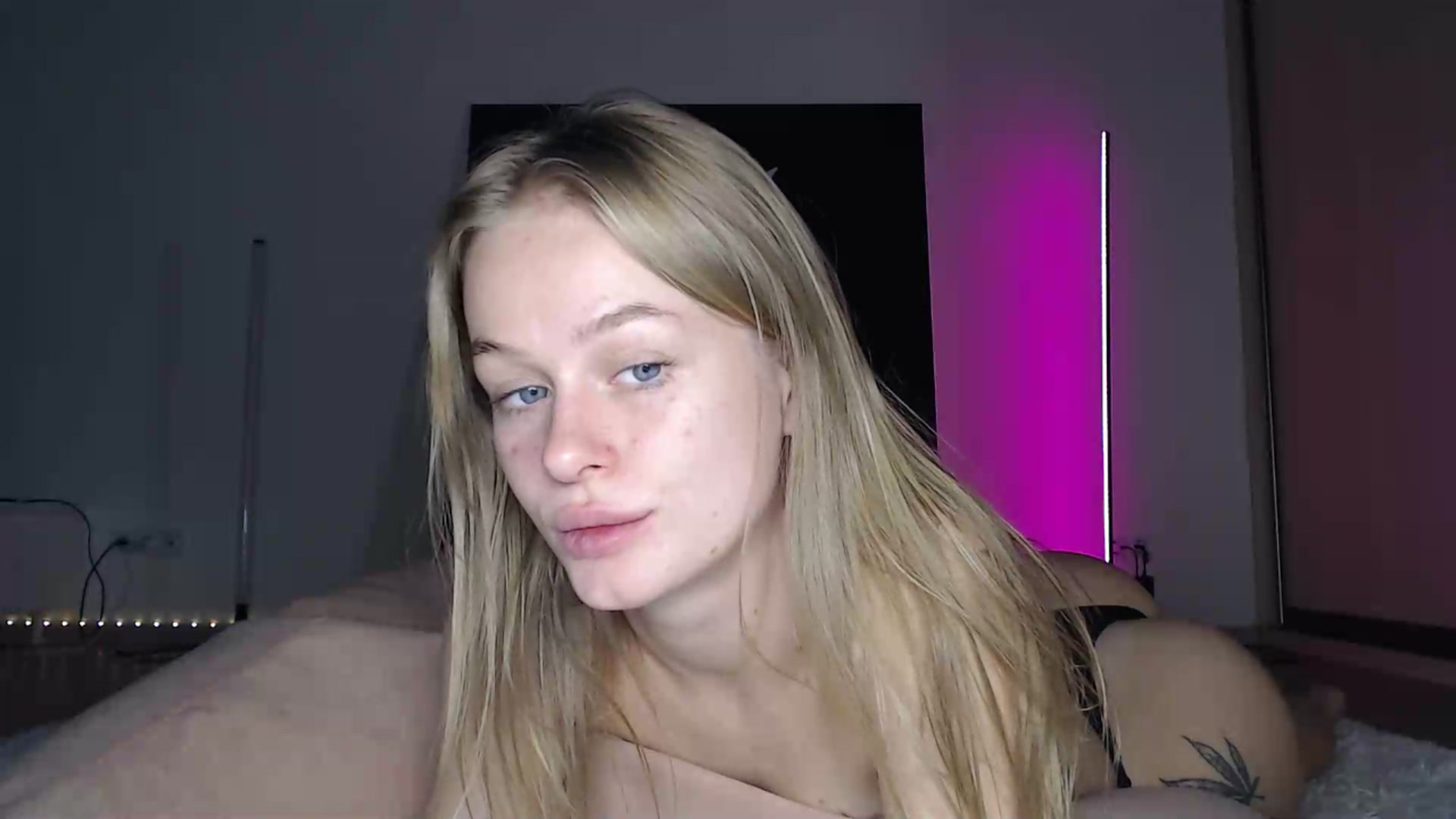 Gallery image thumbnail from Blondino4ka07's myfreecams stream on, 03/17/2025, 16:54 image 18 of 20