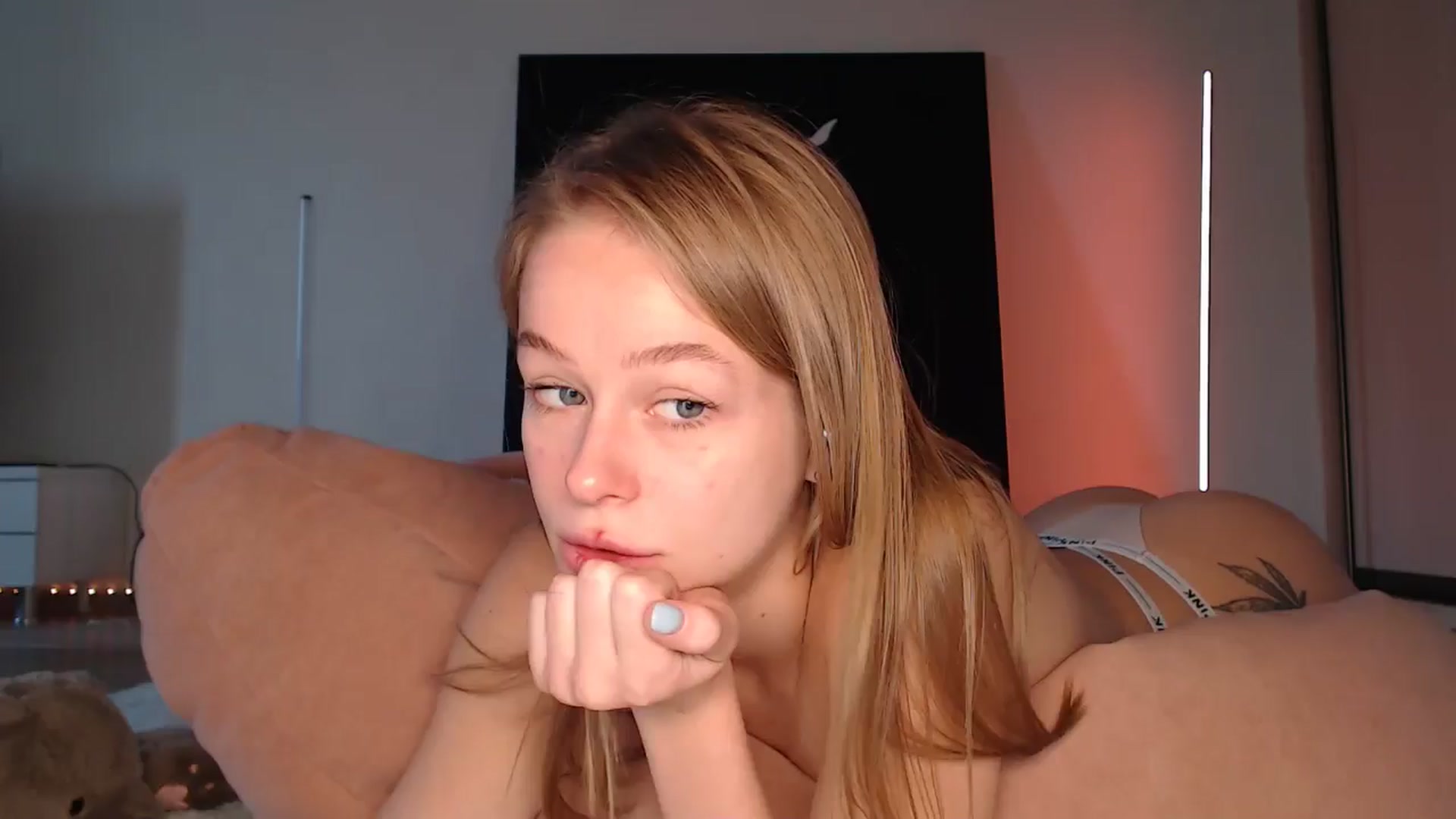 Gallery image thumbnail from Blondino4ka07's myfreecams stream on, 03/20/2025, 07:11 image 1 of 20