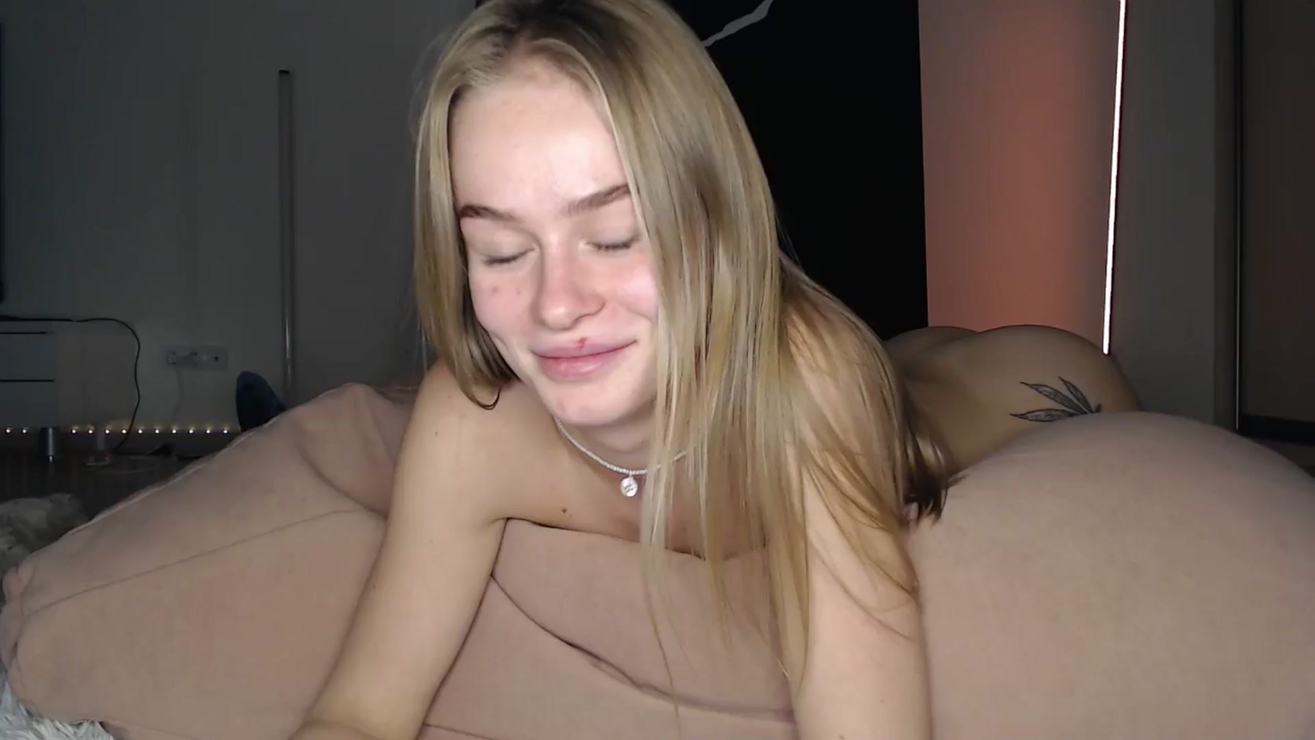 Gallery image thumbnail from Blondino4ka07's myfreecams stream on, 03/20/2025, 16:35 image 1 of 20