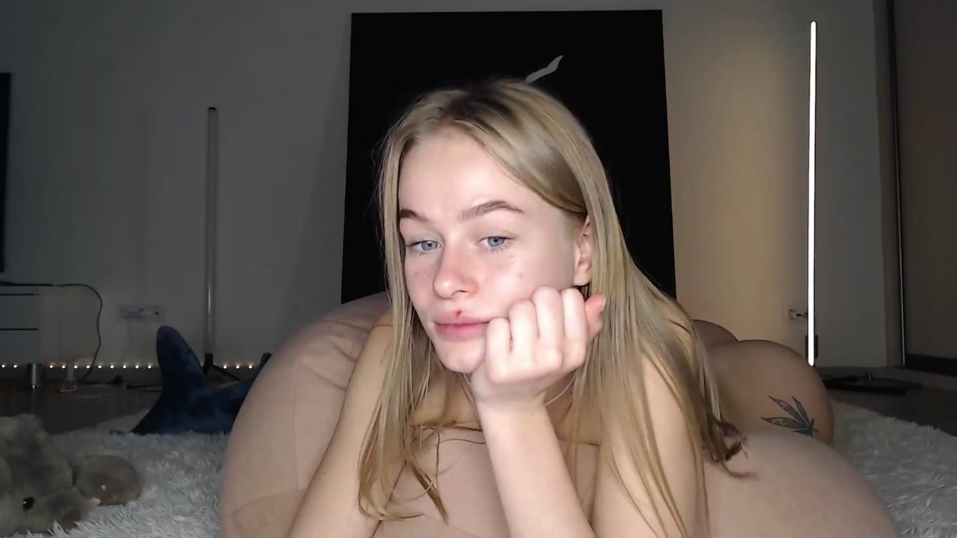 Gallery image thumbnail from Blondino4ka07's myfreecams stream on, 03/20/2025, 16:35 image 12 of 20