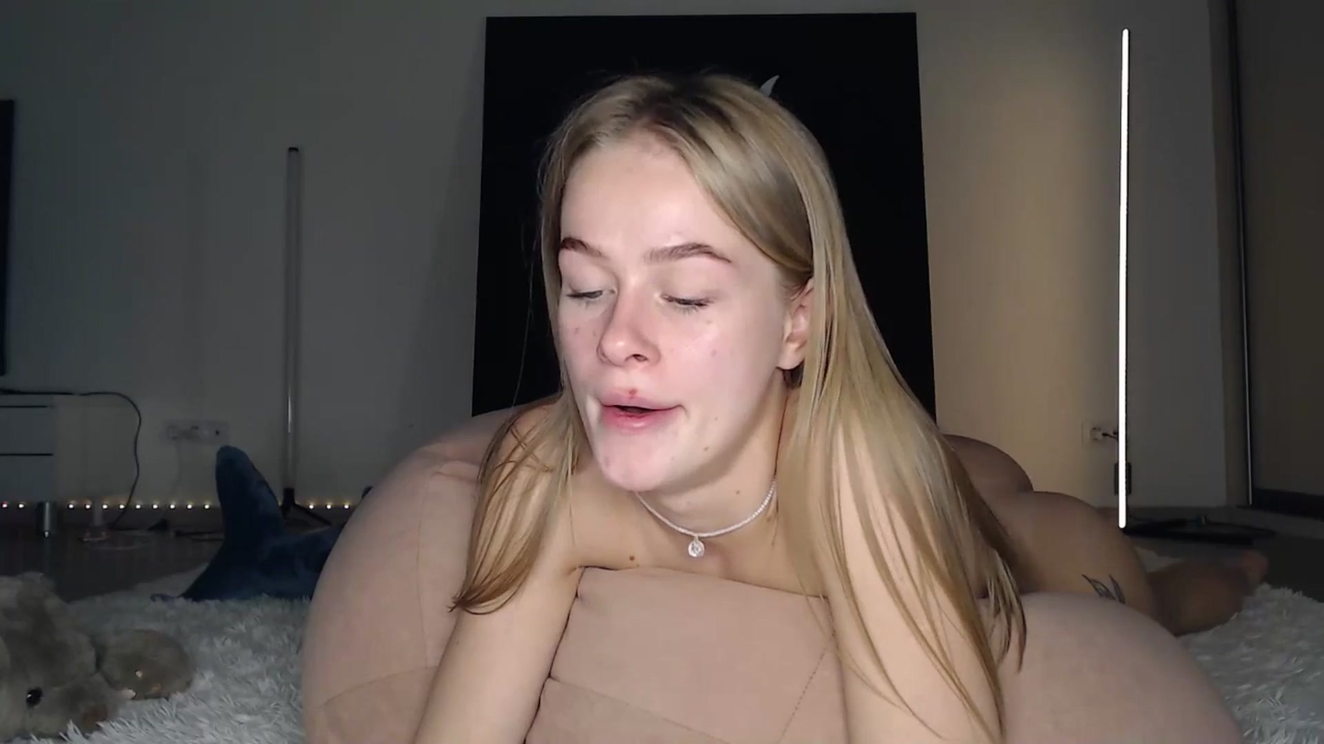 Gallery image thumbnail from Blondino4ka07's myfreecams stream on, 03/20/2025, 16:35 image 15 of 20