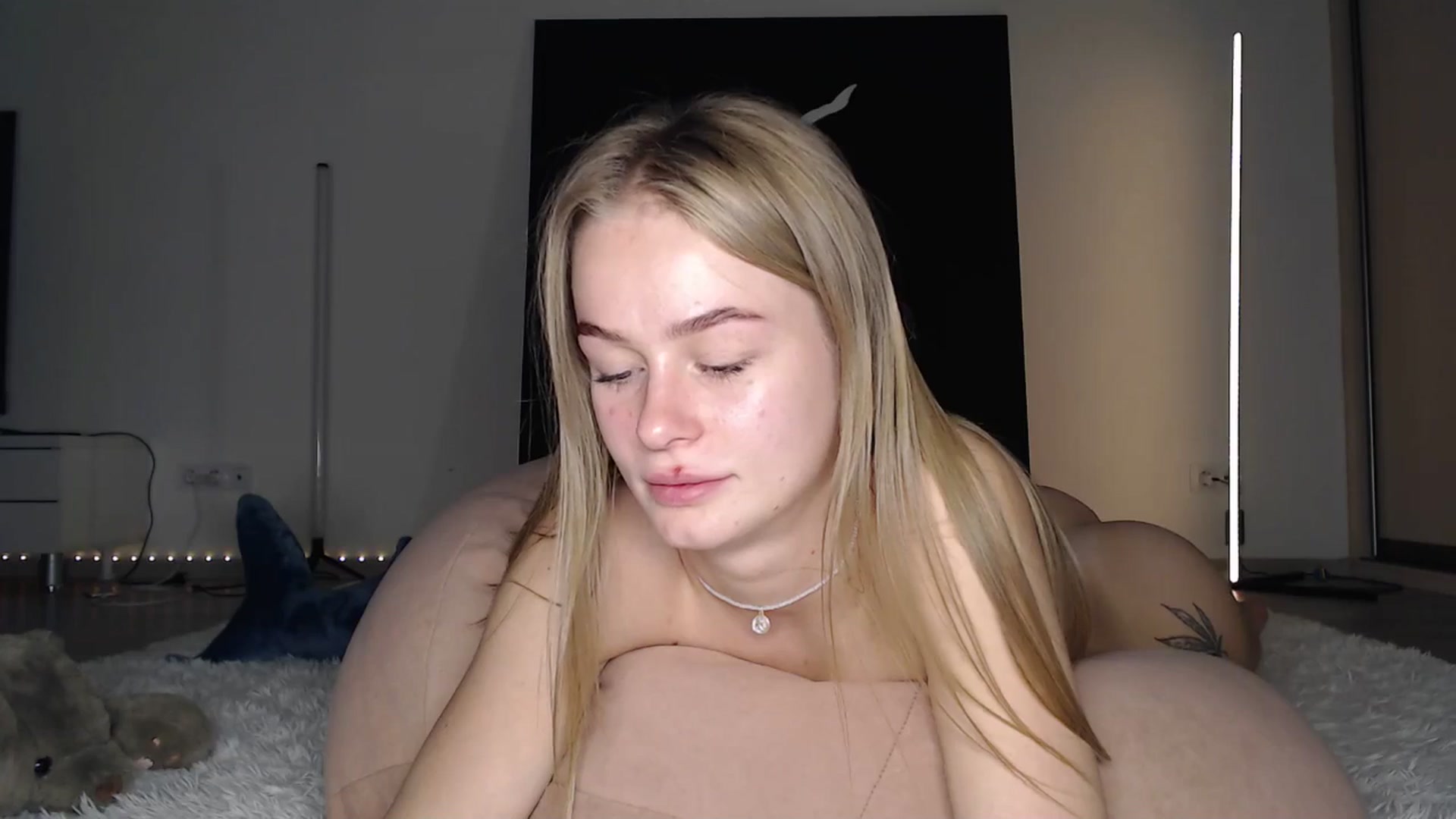 Gallery image thumbnail from Blondino4ka07's myfreecams stream on, 03/20/2025, 16:35 image 9 of 20