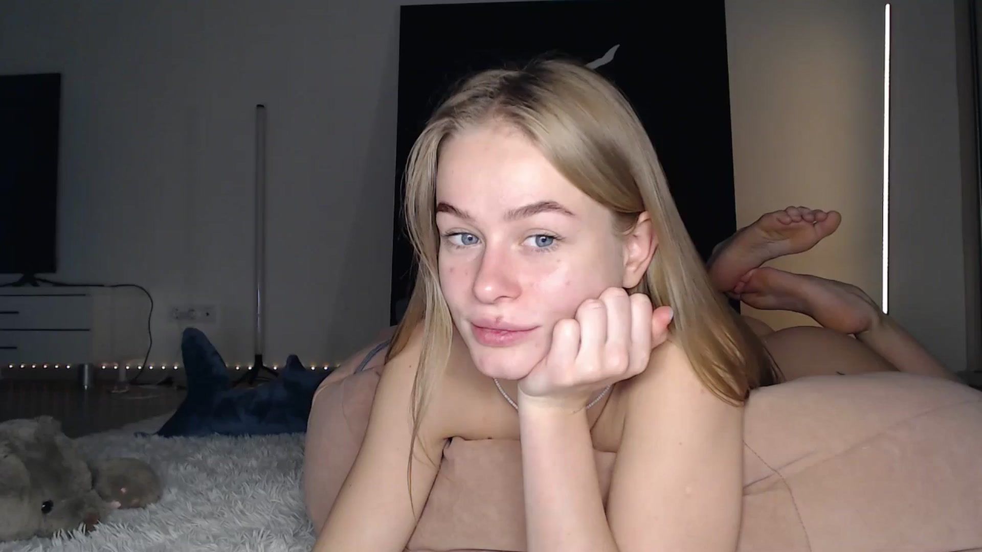 Gallery image thumbnail from Blondino4ka07's myfreecams stream on, 03/20/2025, 17:47 image 10 of 20
