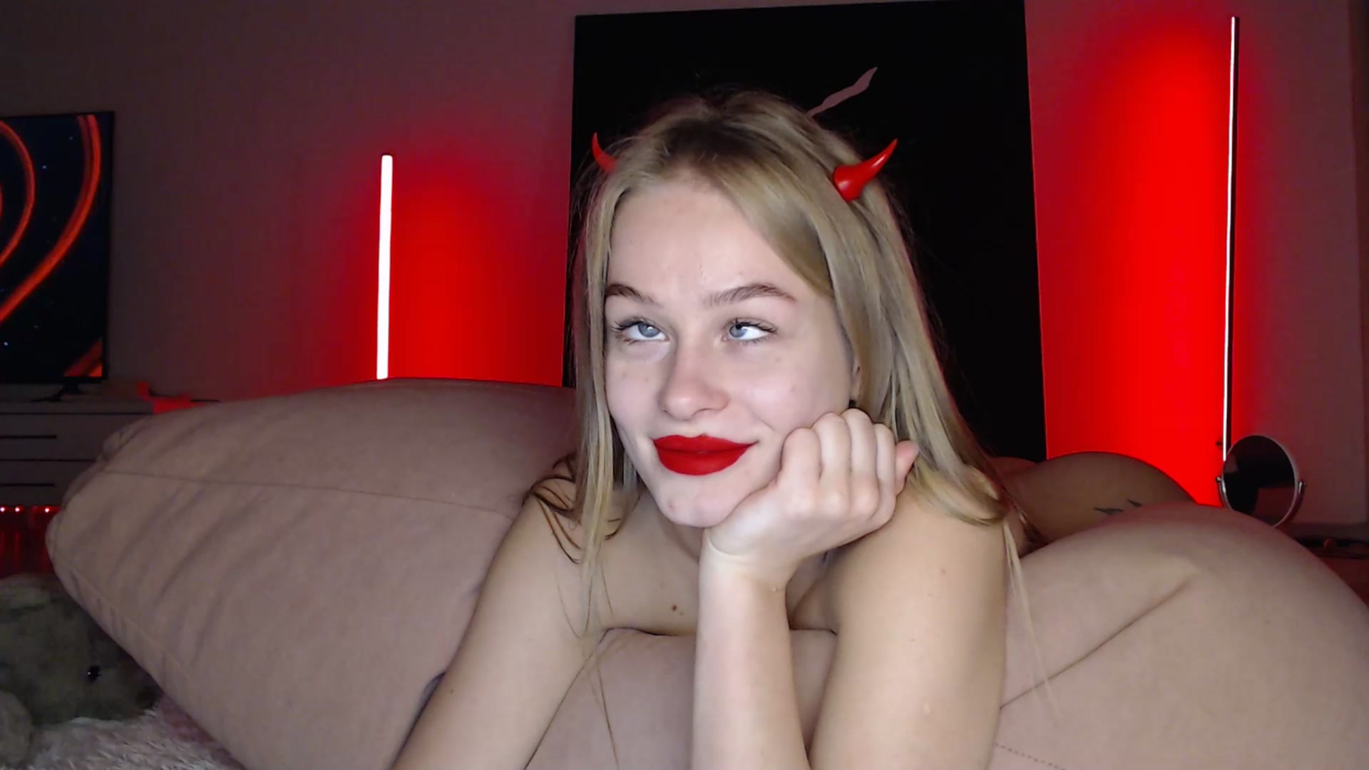 Gallery image thumbnail from Blondino4ka07's myfreecams stream on, 03/21/2025, 16:39 image 18 of 20