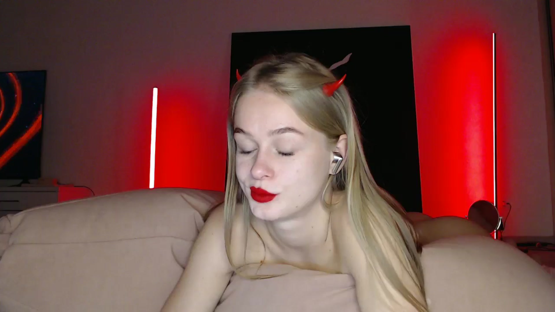 Gallery image thumbnail from Blondino4ka07's myfreecams stream on, 03/21/2025, 17:27 image 18 of 20