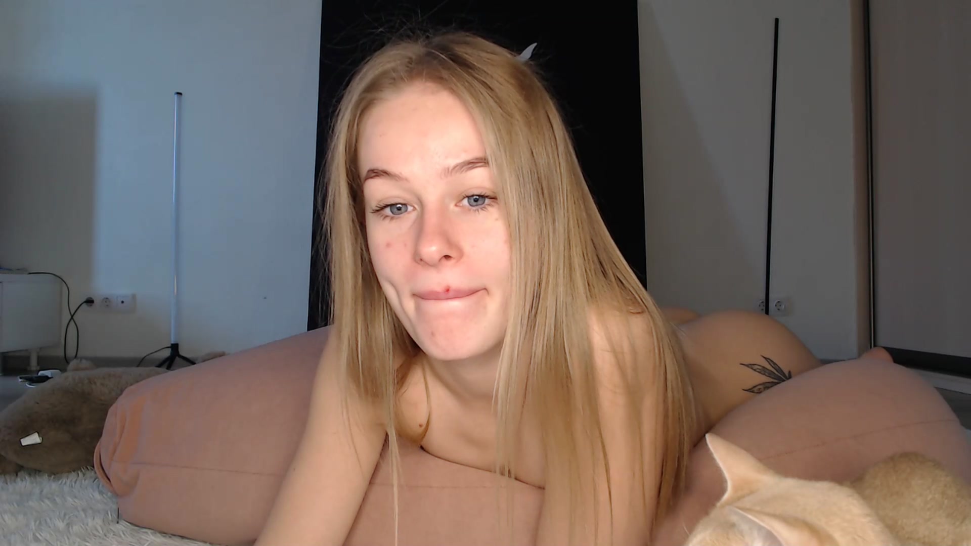 Gallery image thumbnail from Blondino4ka07's myfreecams stream on, 03/24/2025, 06:19 image 2 of 20