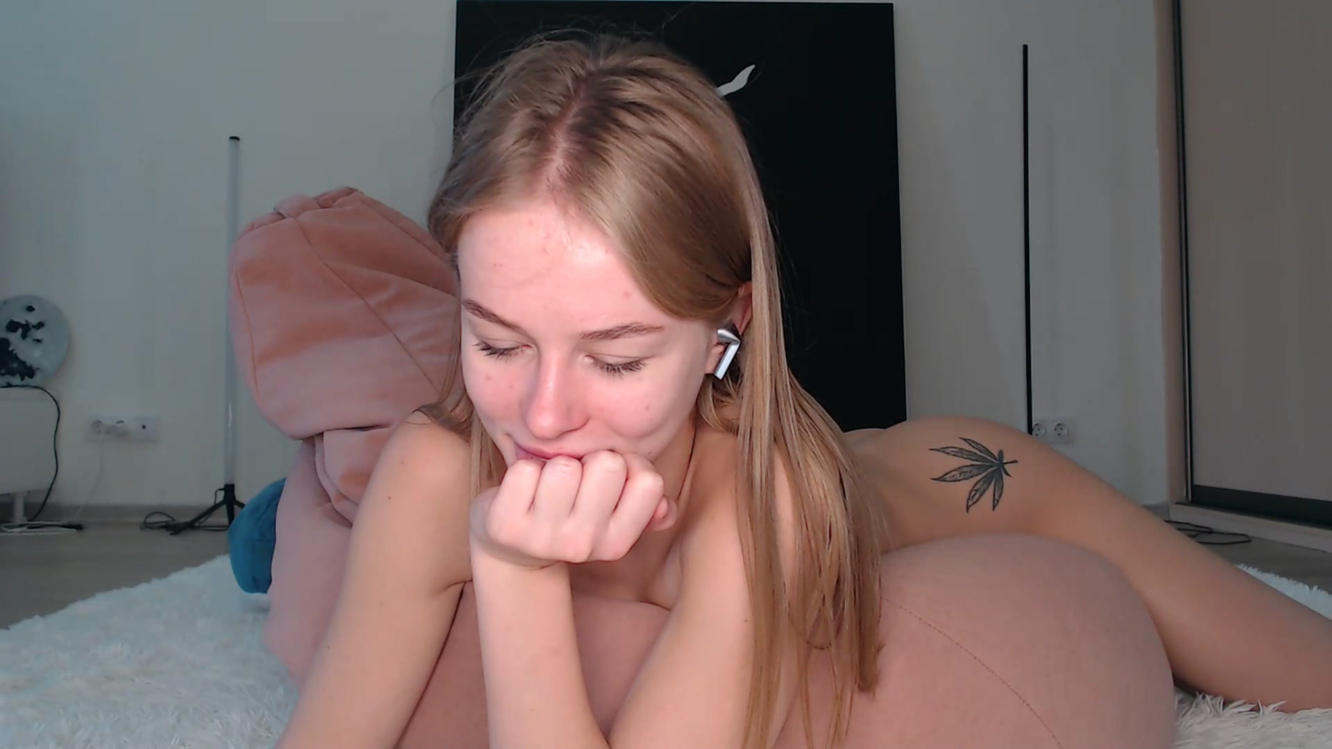 Gallery image thumbnail from Blondino4ka07's myfreecams stream on, 04/02/2025, 07:46 image 14 of 20