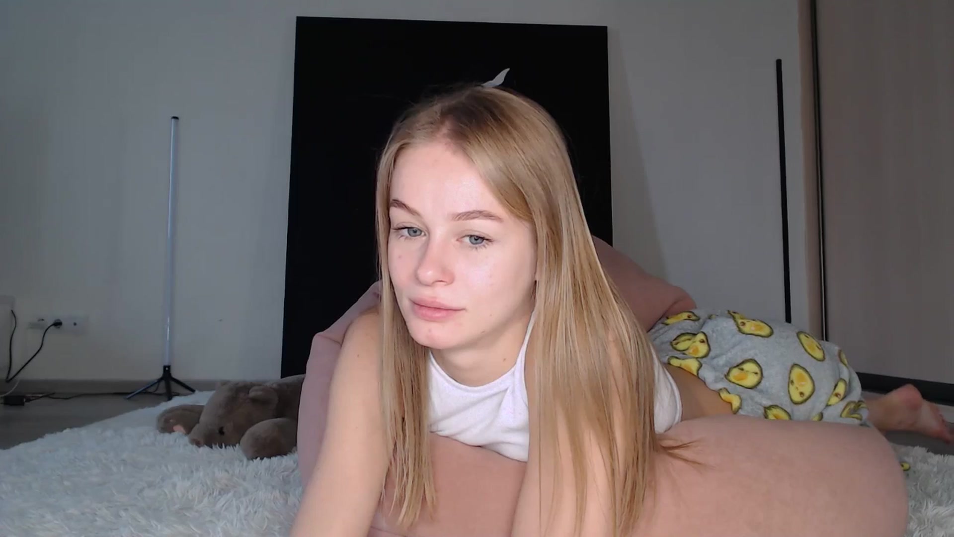 Gallery image thumbnail from Blondino4ka07's myfreecams stream on, 04/04/2025, 06:48 image 12 of 20