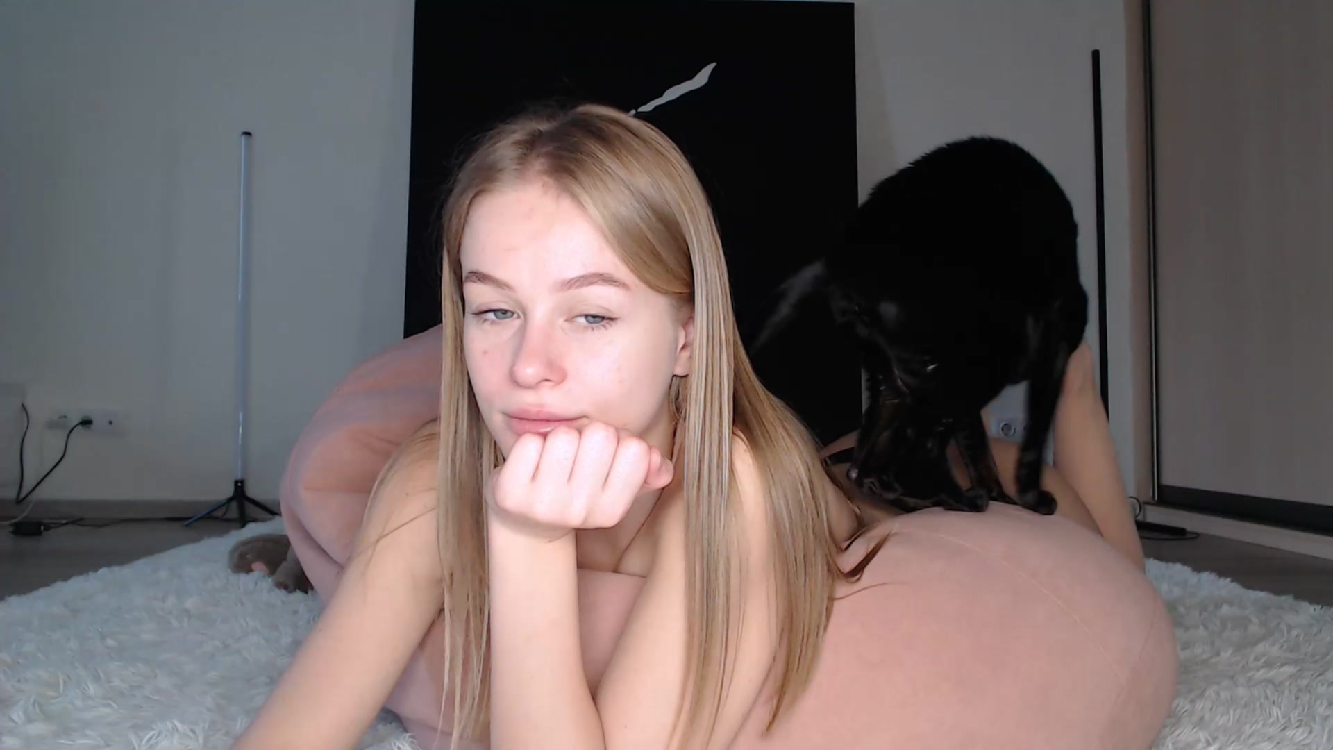 Gallery image thumbnail from Blondino4ka07's myfreecams stream on, 04/04/2025, 07:24 image 15 of 20