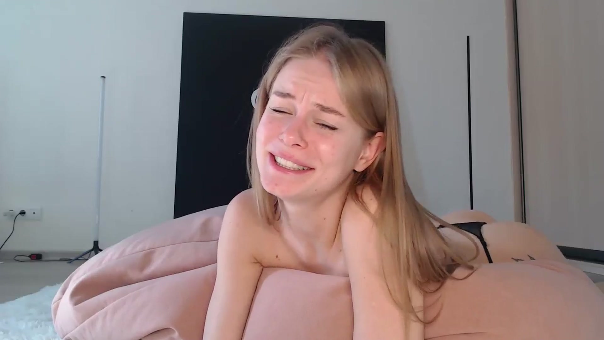 Gallery image thumbnail from Blondino4ka07's myfreecams stream on, 04/06/2025, 10:52 image 13 of 20