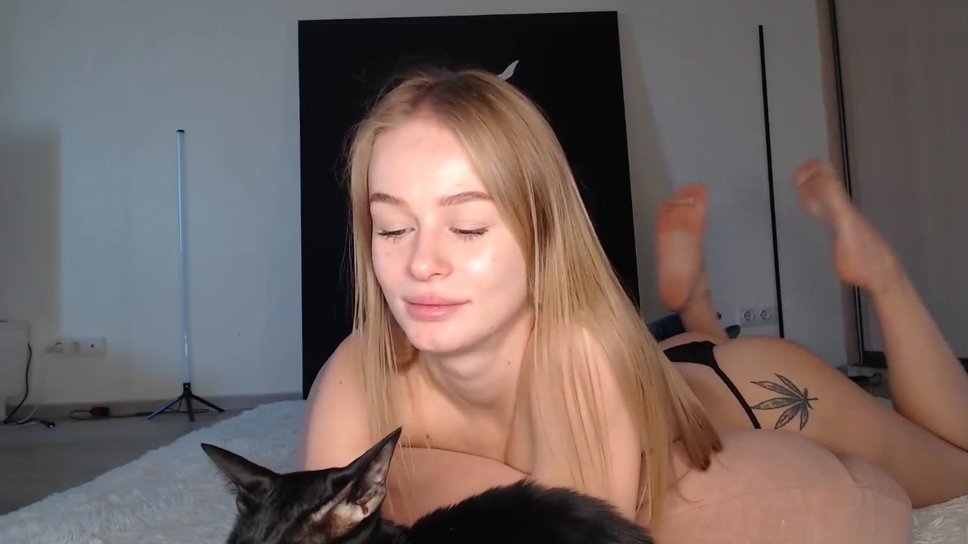 Gallery image thumbnail from Blondino4ka07's myfreecams stream on, 04/08/2025, 06:38 image 12 of 20