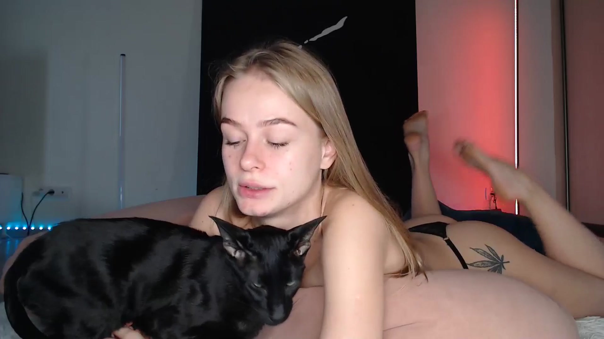 Gallery image thumbnail from Blondino4ka07's myfreecams stream on, 04/11/2025, 09:36 image 13 of 20