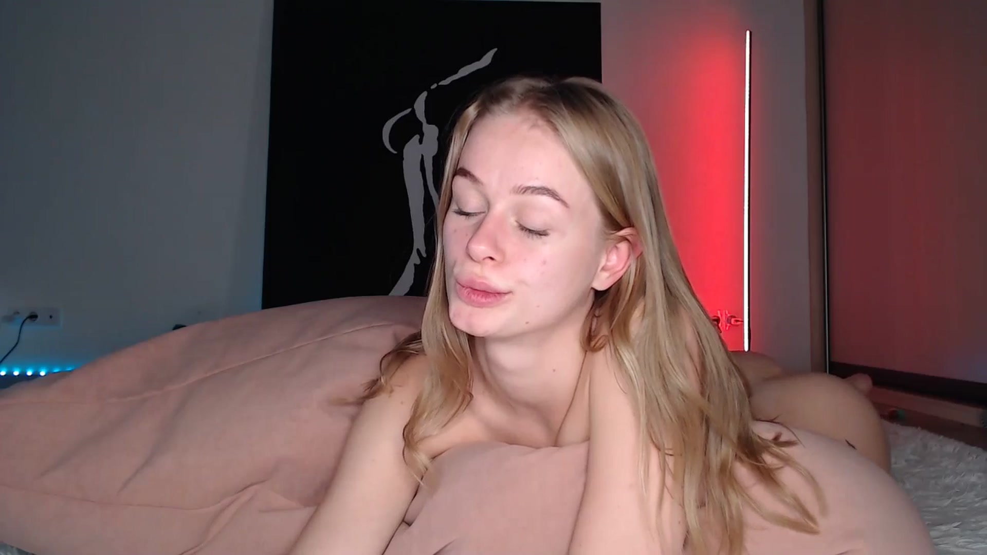 Gallery image thumbnail from Blondino4ka07's myfreecams stream on, 04/14/2025, 15:46 image 18 of 20