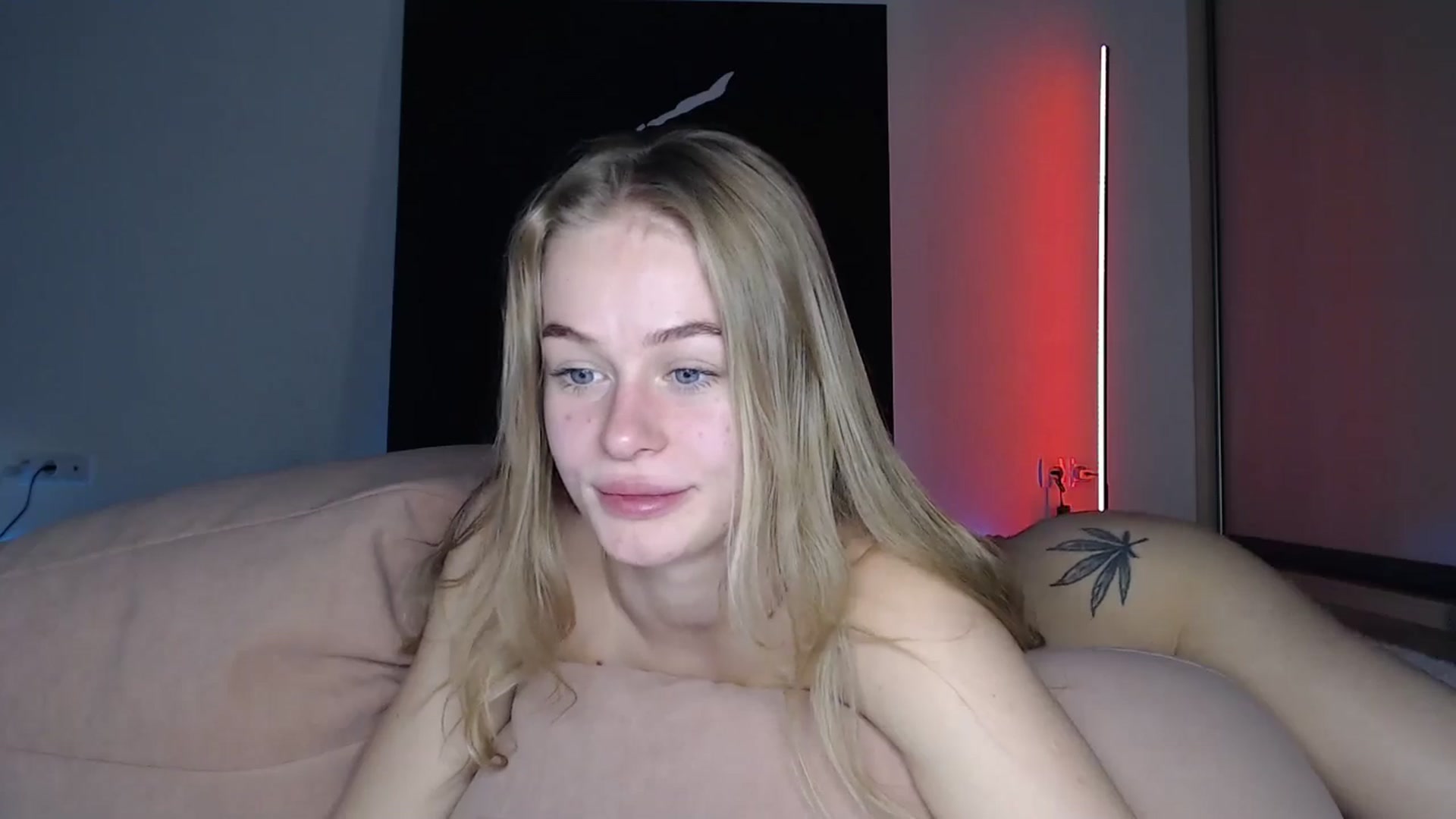 Gallery image thumbnail from Blondino4ka07's myfreecams stream on, 04/14/2025, 15:46 image 17 of 20
