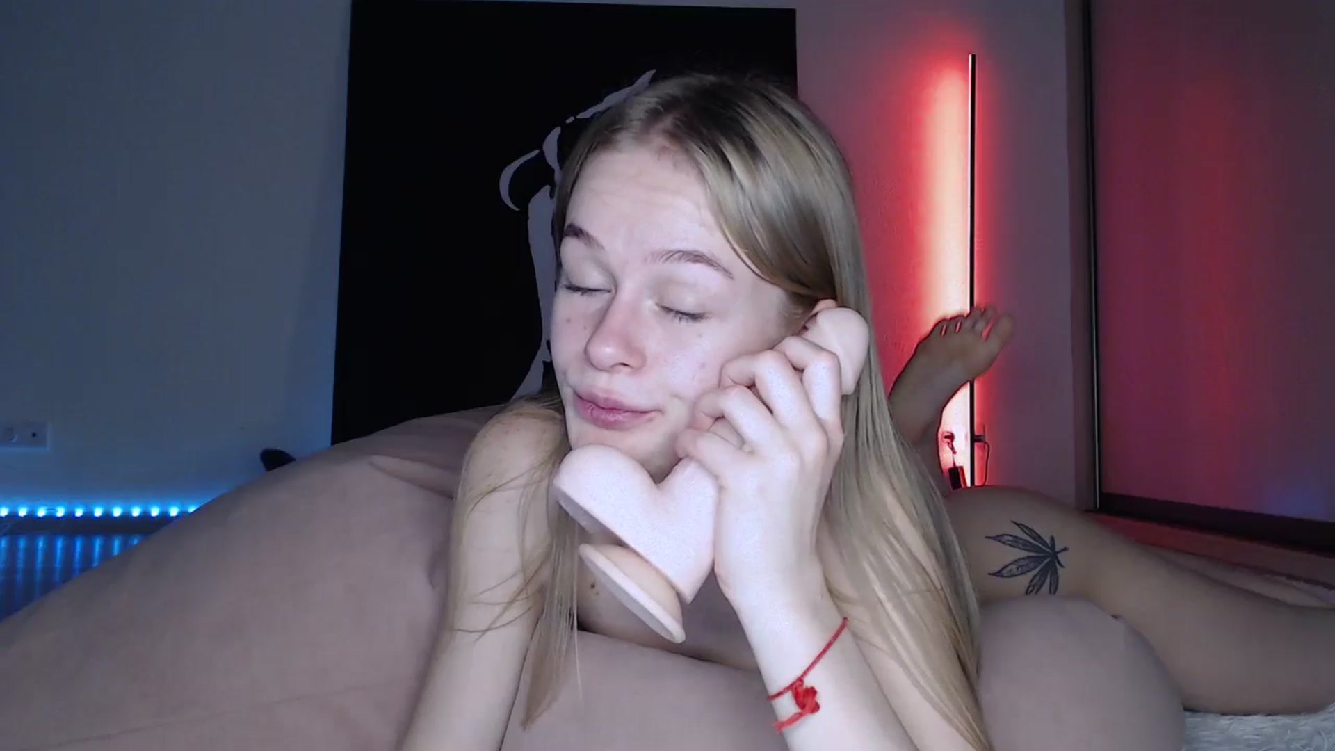 Gallery image thumbnail from Blondino4ka07's myfreecams stream on, 04/20/2025, 17:57 image 8 of 20