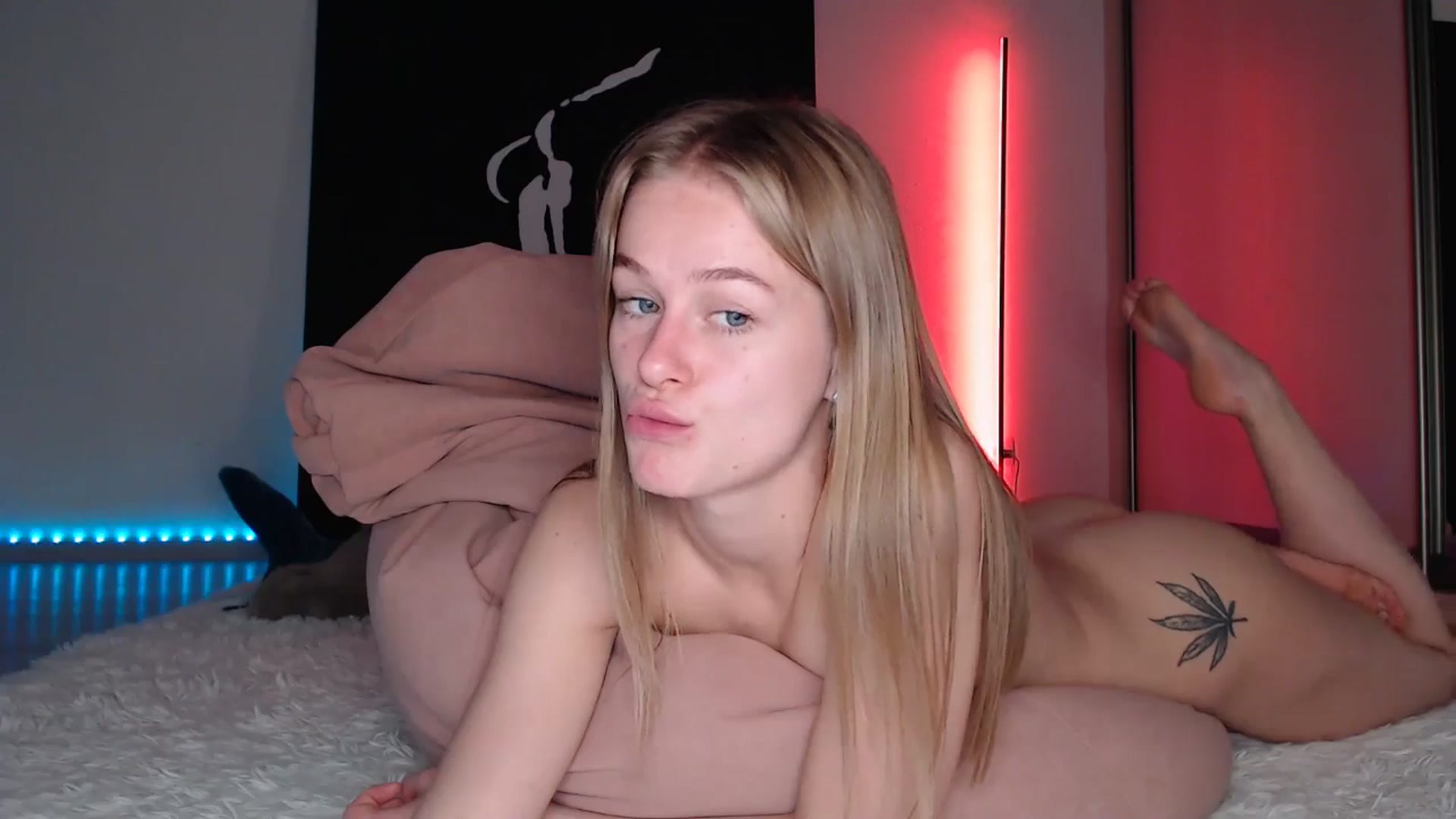 Gallery image thumbnail from Blondino4ka07's myfreecams stream on, 04/20/2025, 18:59 image 3 of 20