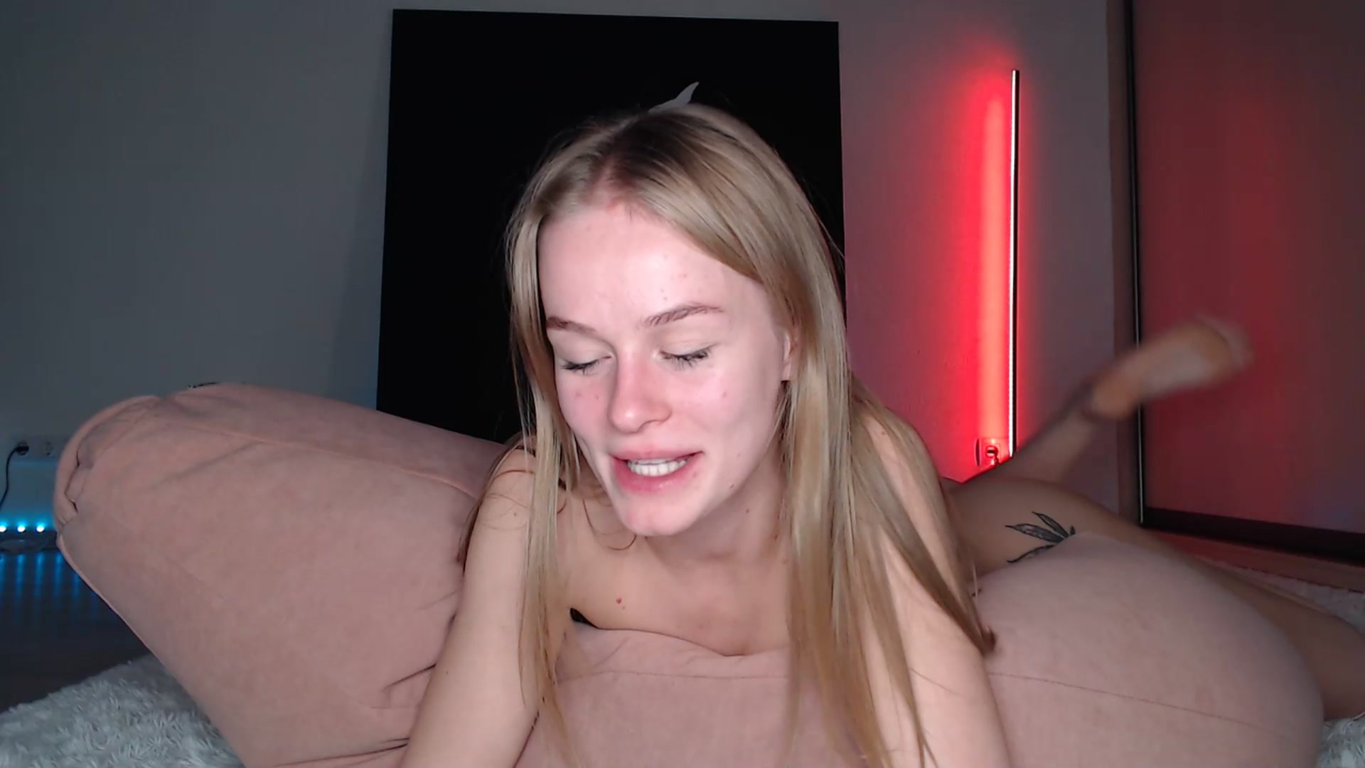 Gallery image thumbnail from Blondino4ka07's myfreecams stream on, 04/21/2025, 17:58 image 13 of 20