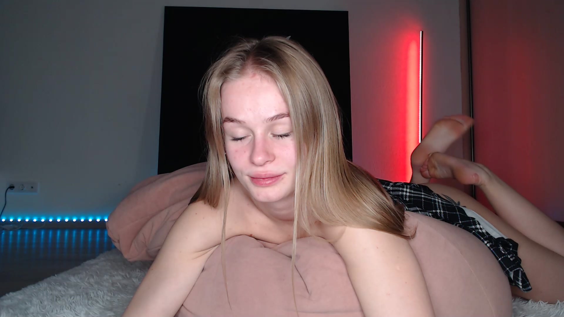 Gallery image thumbnail from Blondino4ka07's myfreecams stream on, 04/21/2025, 18:19 image 13 of 20