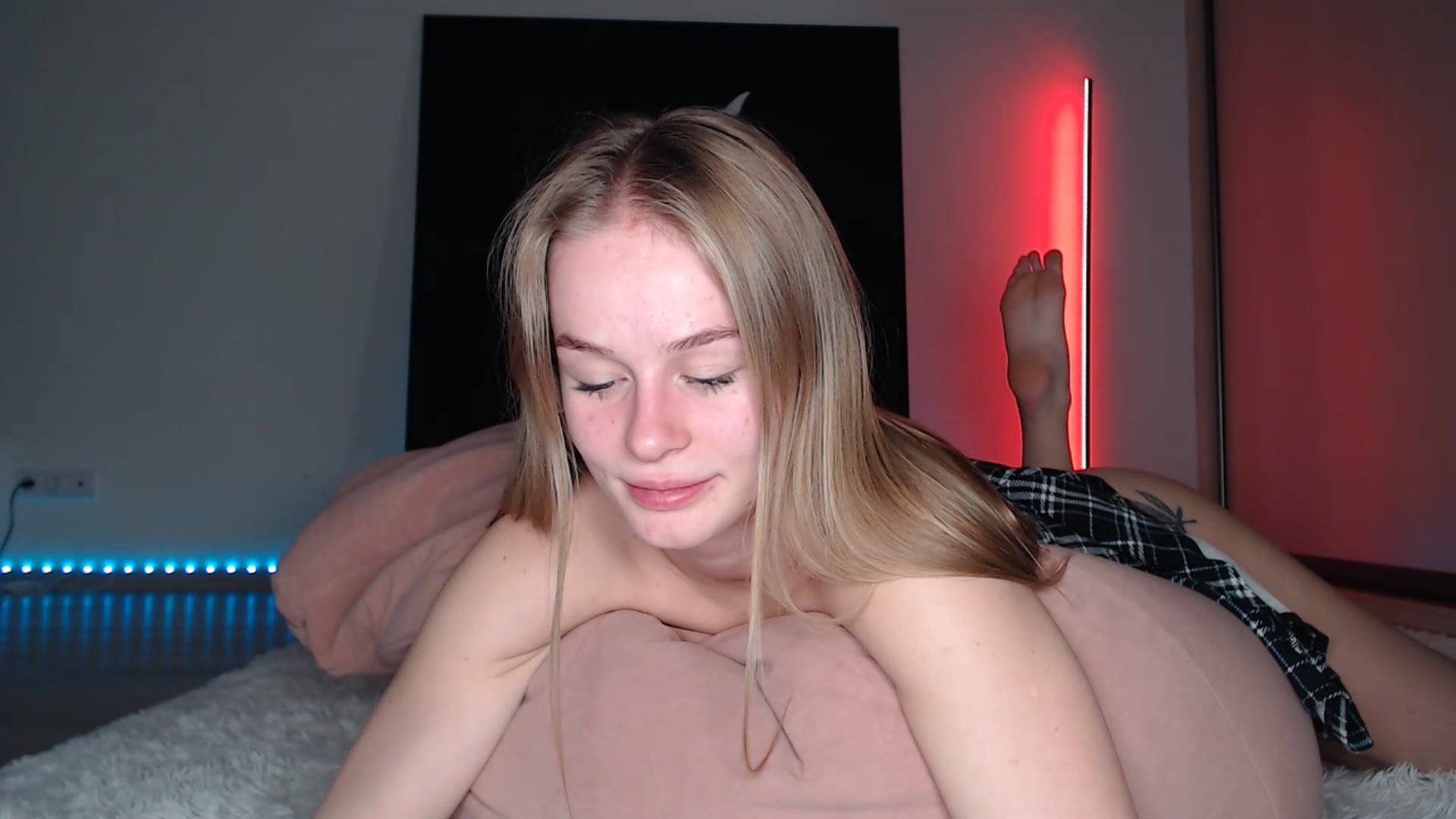 Gallery image thumbnail from Blondino4ka07's myfreecams stream on, 04/21/2025, 18:19 image 12 of 20