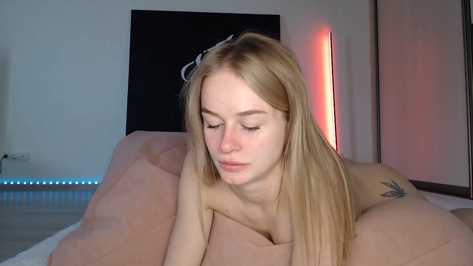 Gallery image thumbnail from Blondino4ka07's myfreecams stream on, 04/24/2025, 07:51 image 13 of 20