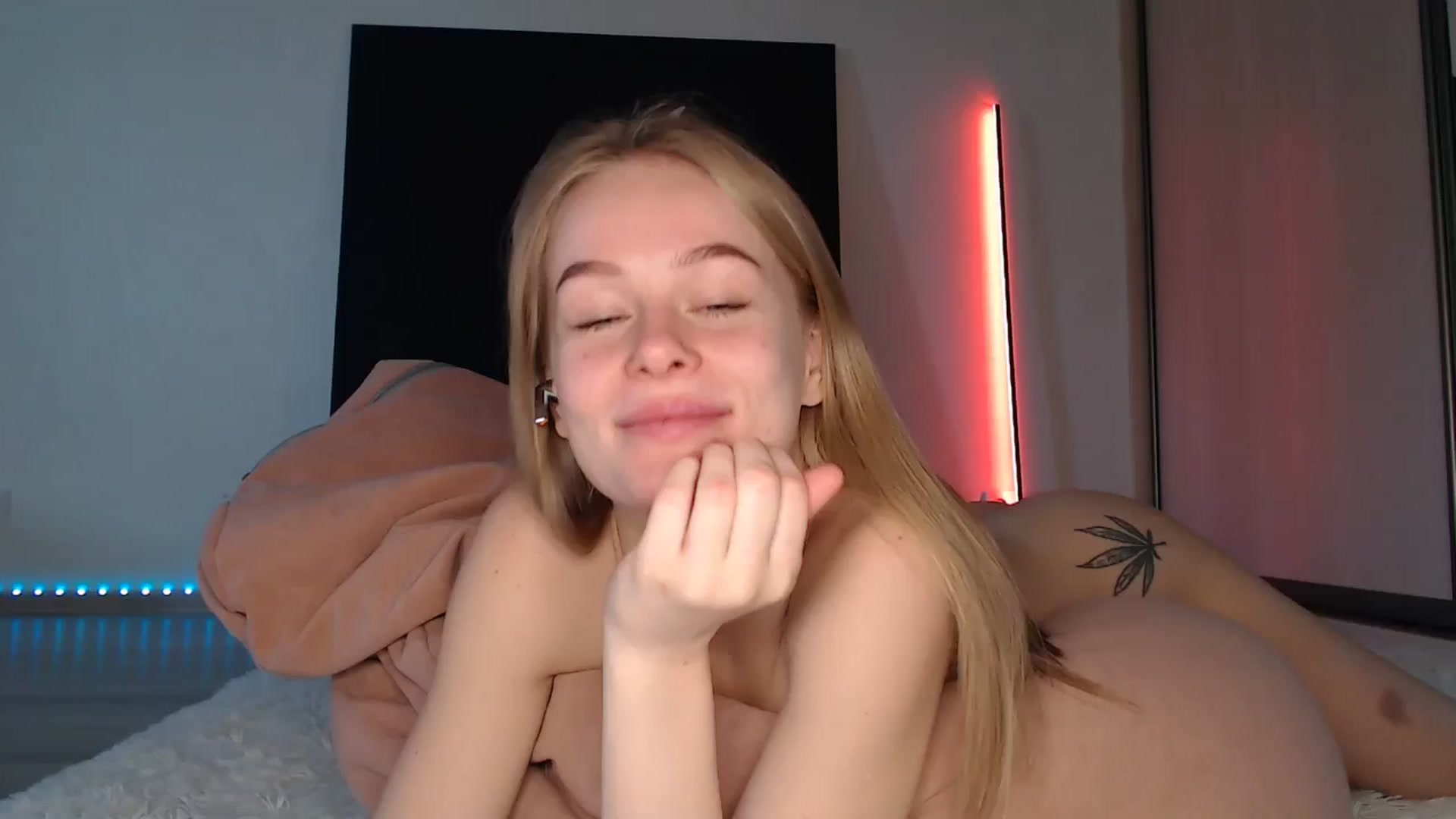 Gallery image thumbnail from Blondino4ka07's myfreecams stream on, 04/25/2025, 07:28 image 1 of 20