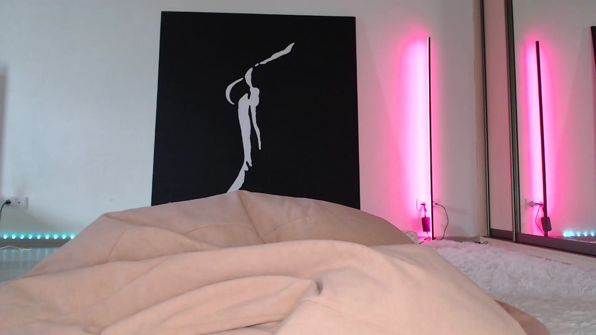 Gallery image thumbnail from Blondino4ka07's myfreecams stream on, 05/03/2025, 08:09 image 17 of 20