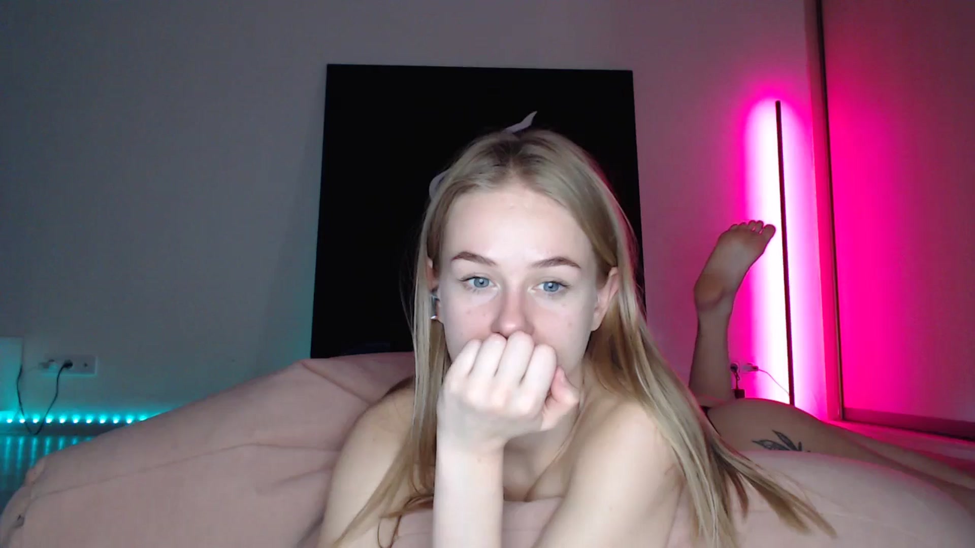 Gallery image thumbnail from Blondino4ka07's myfreecams stream on, 05/03/2025, 16:46 image 12 of 20