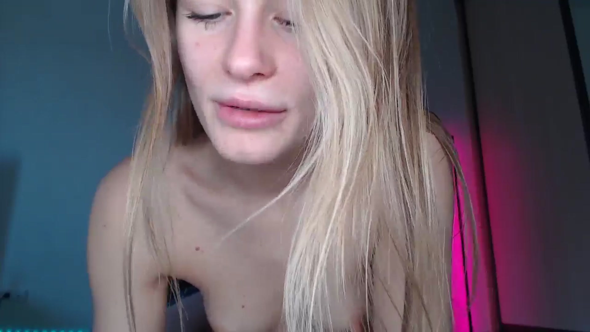 Gallery image thumbnail from Blondino4ka07's myfreecams stream on, 05/04/2025, 06:21 image 12 of 20