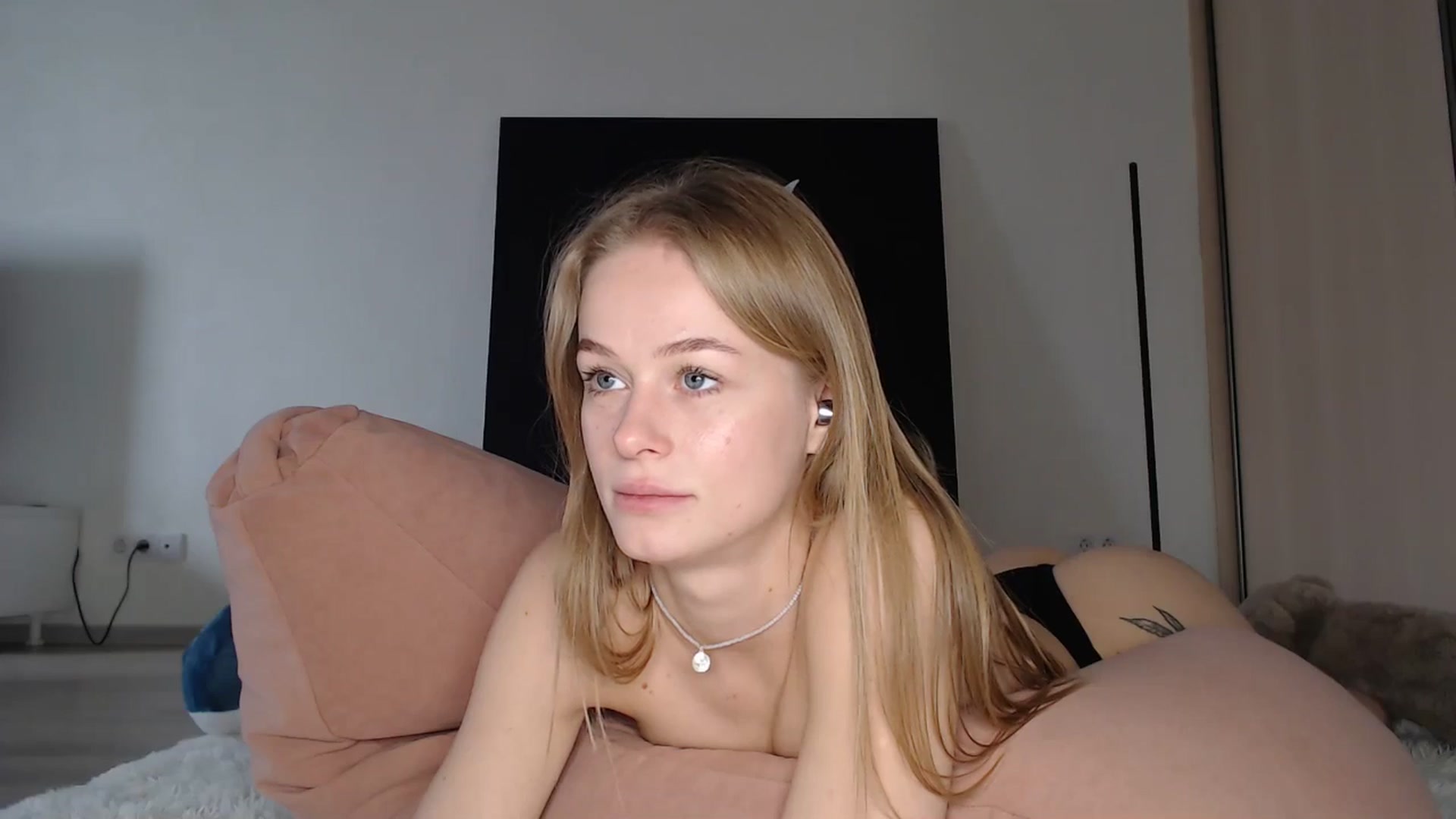 Gallery image thumbnail from Blondino4ka07's myfreecams stream on, 05/09/2025, 06:21 image 4 of 20