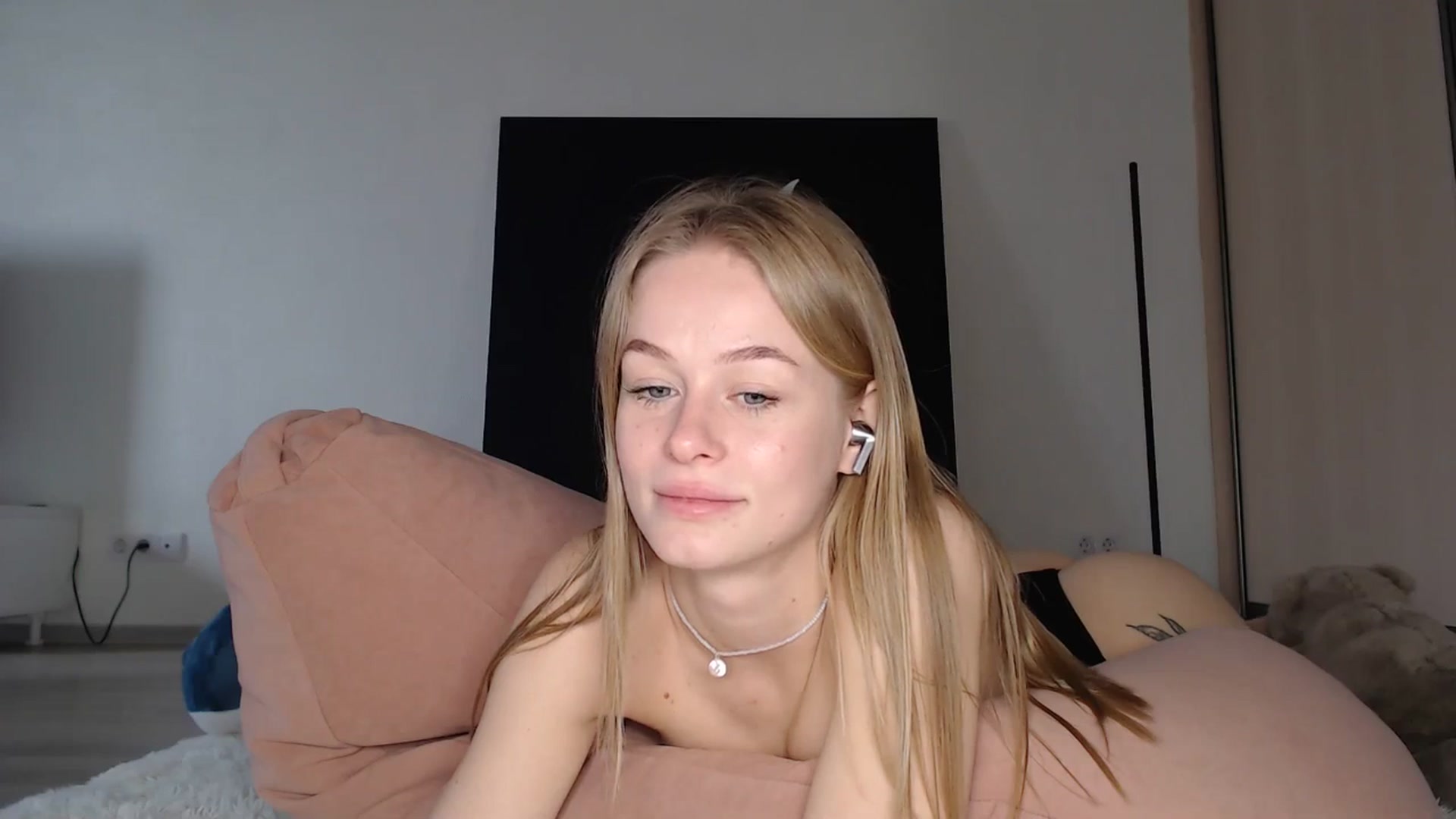 Gallery image thumbnail from Blondino4ka07's myfreecams stream on, 05/09/2025, 06:21 image 7 of 20
