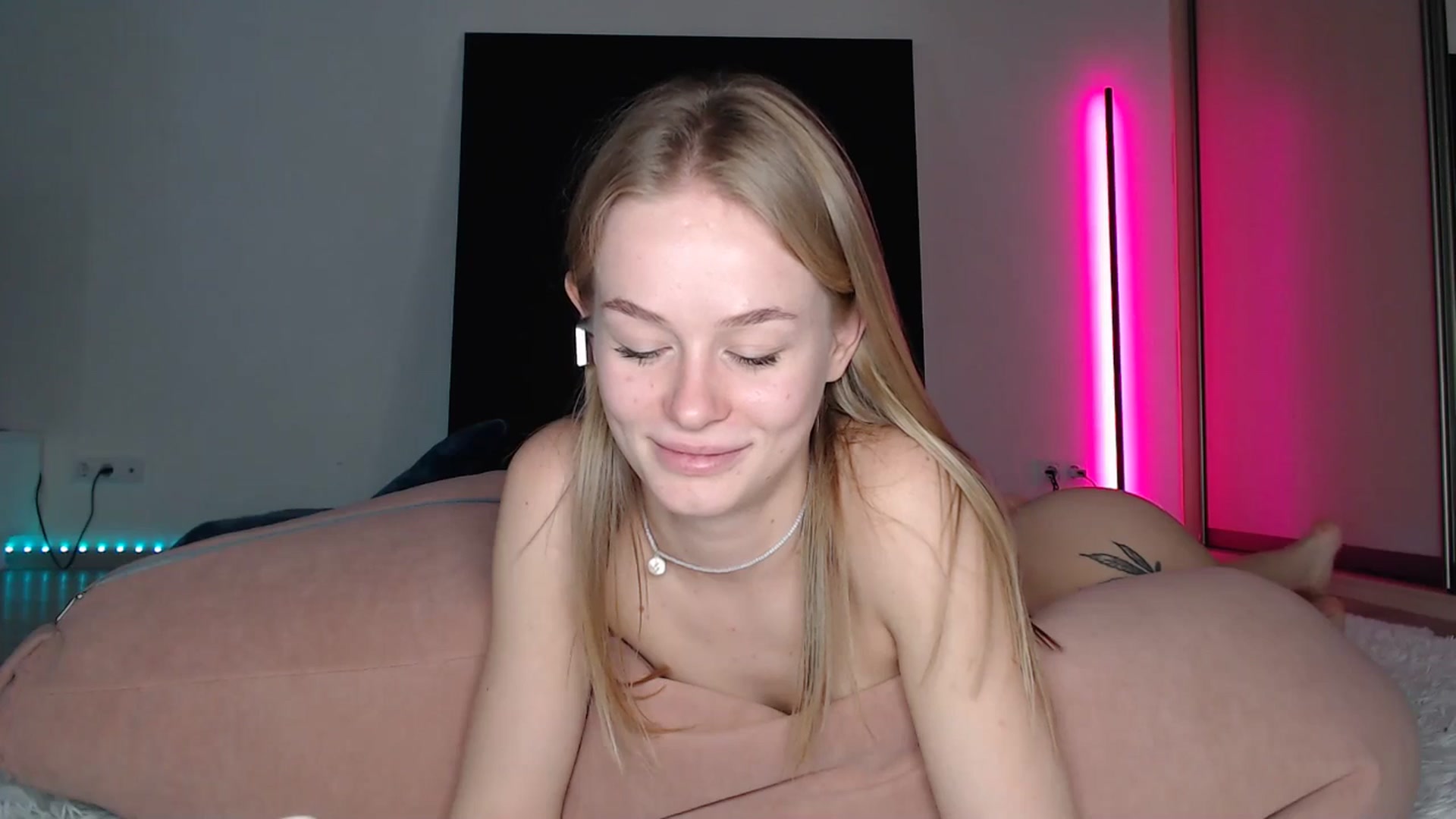 Gallery image thumbnail from Blondino4ka07's myfreecams stream on, 05/09/2025, 09:20 image 6 of 20