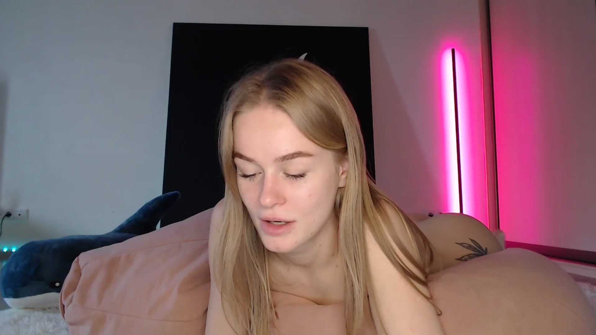 Gallery image thumbnail from Blondino4ka07's myfreecams stream on, 05/10/2025, 07:37 image 4 of 20