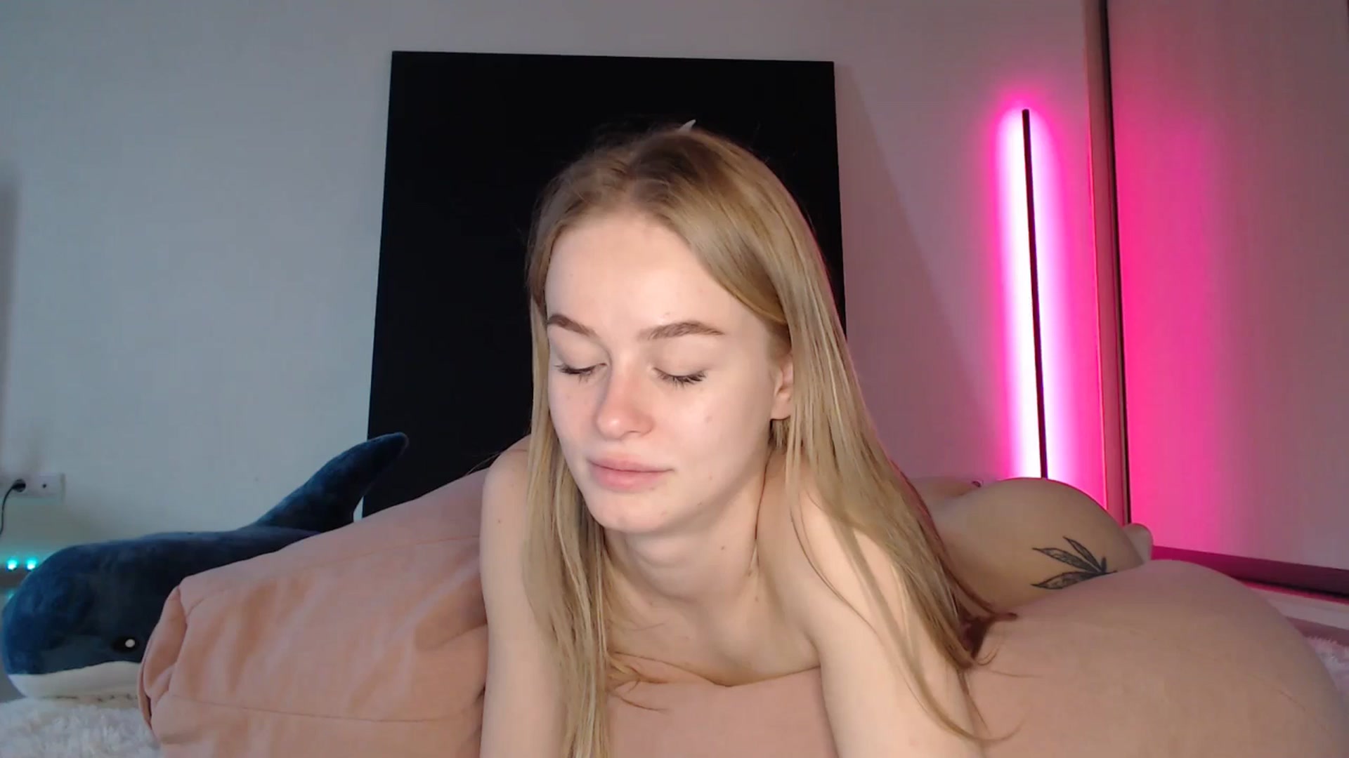 Gallery image thumbnail from Blondino4ka07's myfreecams stream on, 05/10/2025, 07:37 image 3 of 20