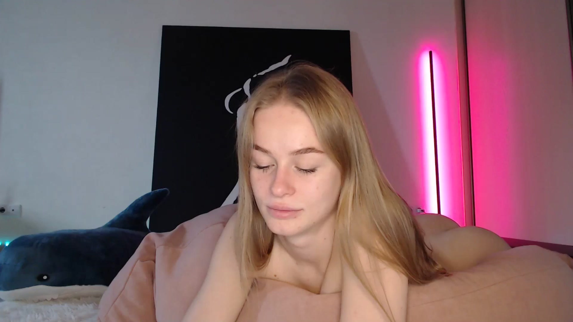 Gallery image thumbnail from Blondino4ka07's myfreecams stream on, 05/10/2025, 08:36 image 7 of 20