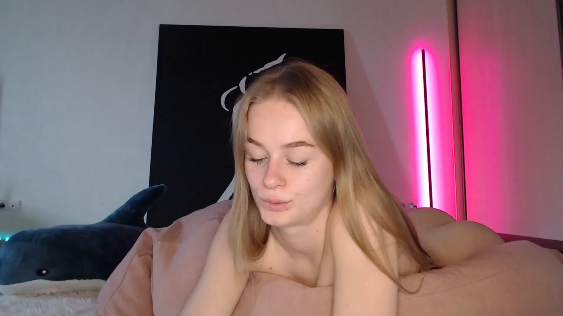 Gallery image thumbnail from Blondino4ka07's myfreecams stream on, 05/10/2025, 08:36 image 6 of 20