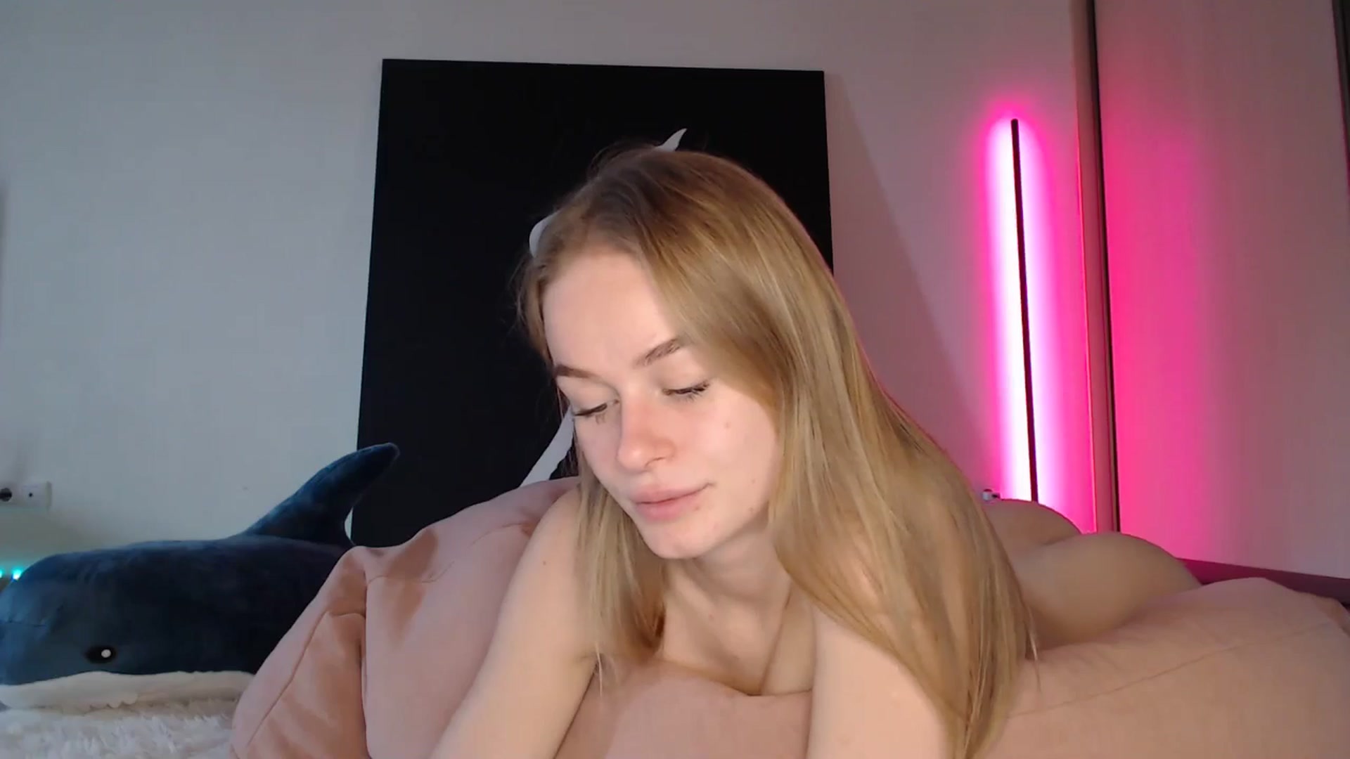 Gallery image thumbnail from Blondino4ka07's myfreecams stream on, 05/10/2025, 08:36 image 9 of 20